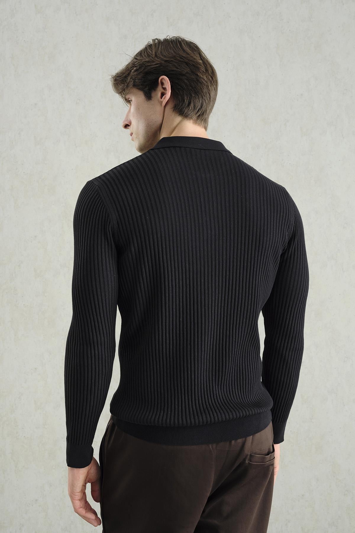 DAR KESİM DÜĞMELİ SİYAH POLO YAKA TRİKO