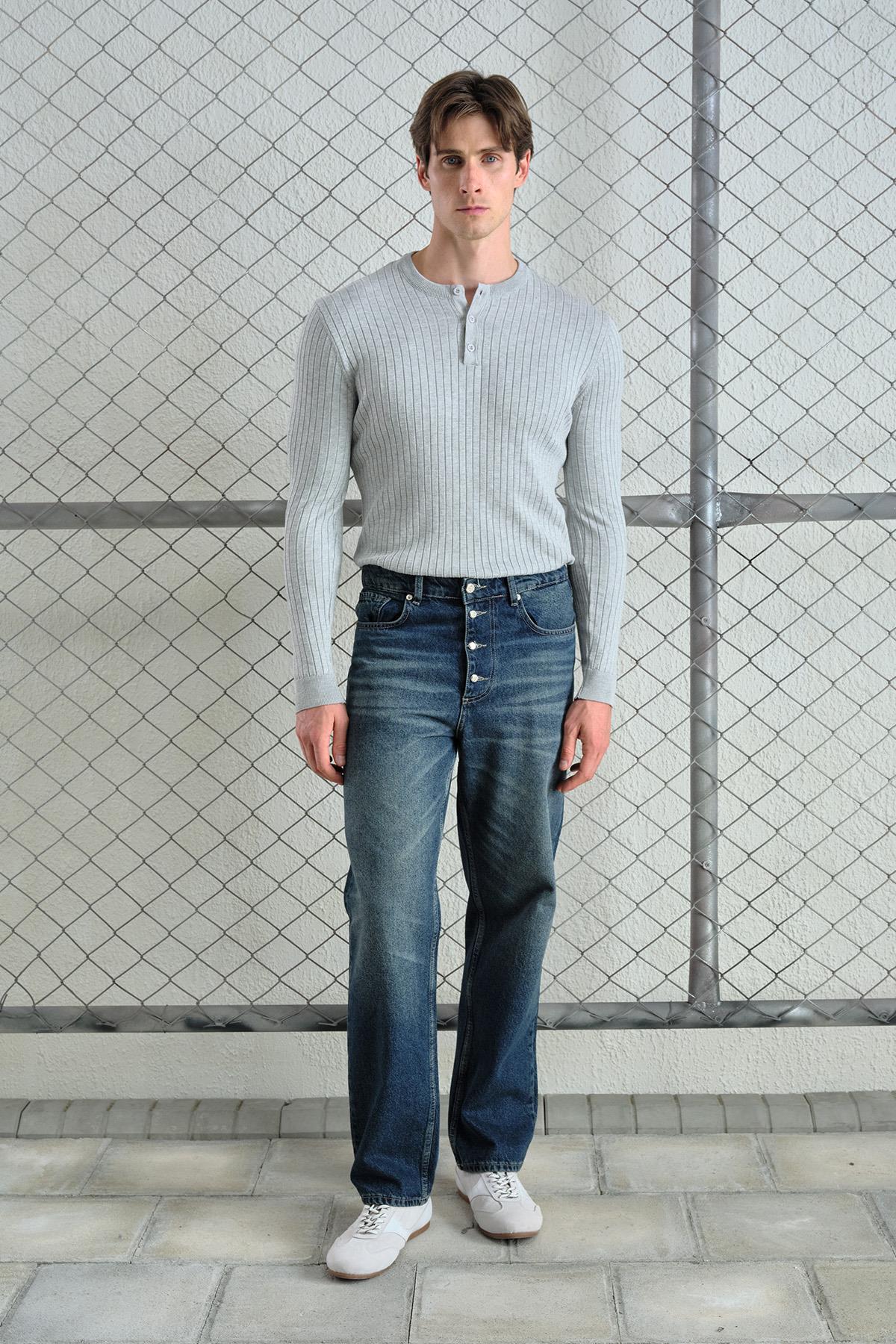 DAR KESİM DÜĞMELİ GRİ TRİKO