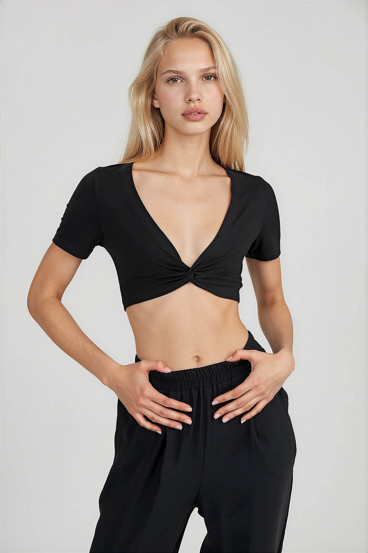 Dekolteli Büzgülü Crop Bluz