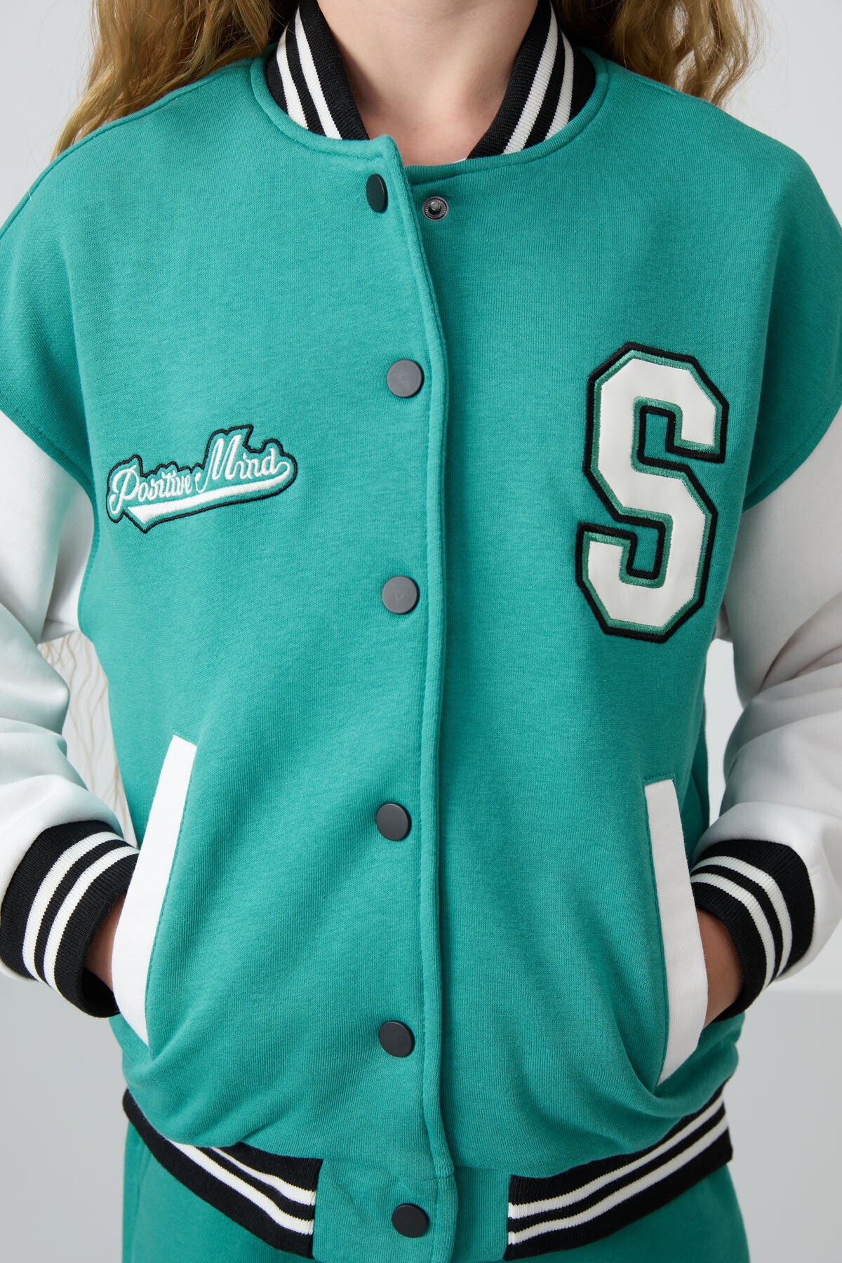 Deniz Yeşil Pamuklu İçi Tüylü Yumuşak Dokulu Standart Fit Nakışlı Kız Çocuk Kolej Ceket - 75163