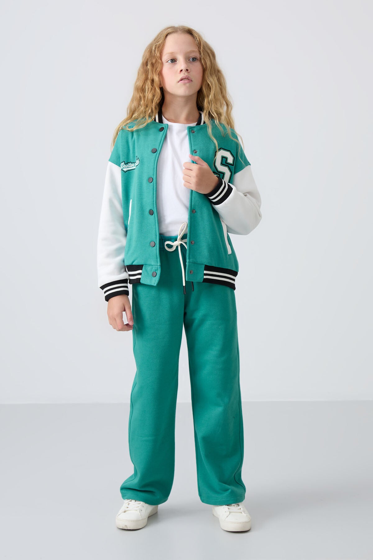 Deniz Yeşil Pamuklu İçi Tüylü Yumuşak Dokulu Standart Fit Nakışlı Kız Çocuk Kolej Ceket - 75163