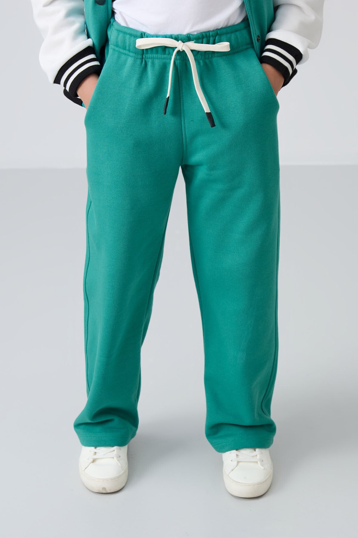 Deniz Yeşil Pamuklu İçi Tüylü Yumuşak Dokulu Standart Fit Nakışlı Kız Çocuk Eşofman Alt - 75146