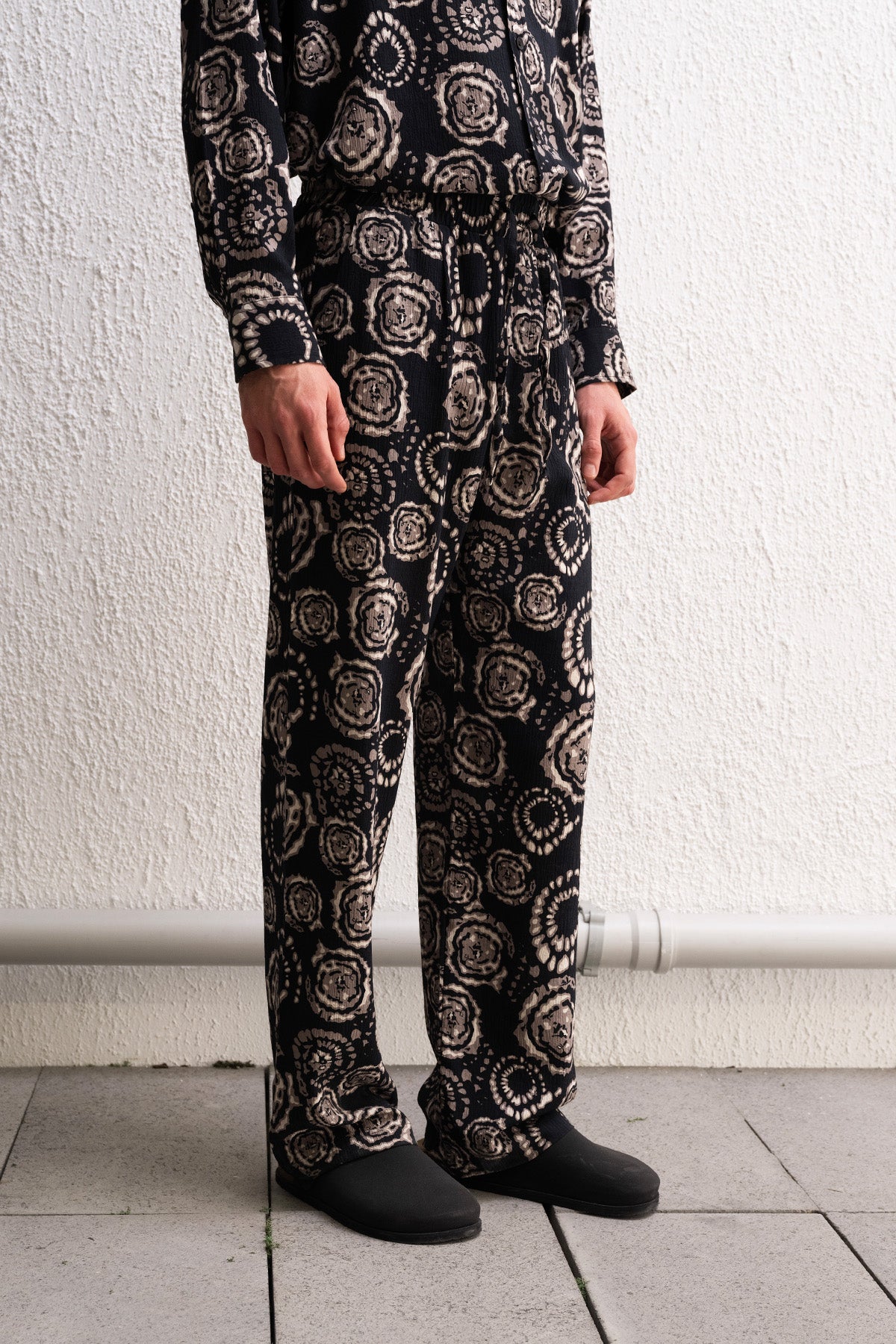 DESENLİ SİYAH PANTOLON