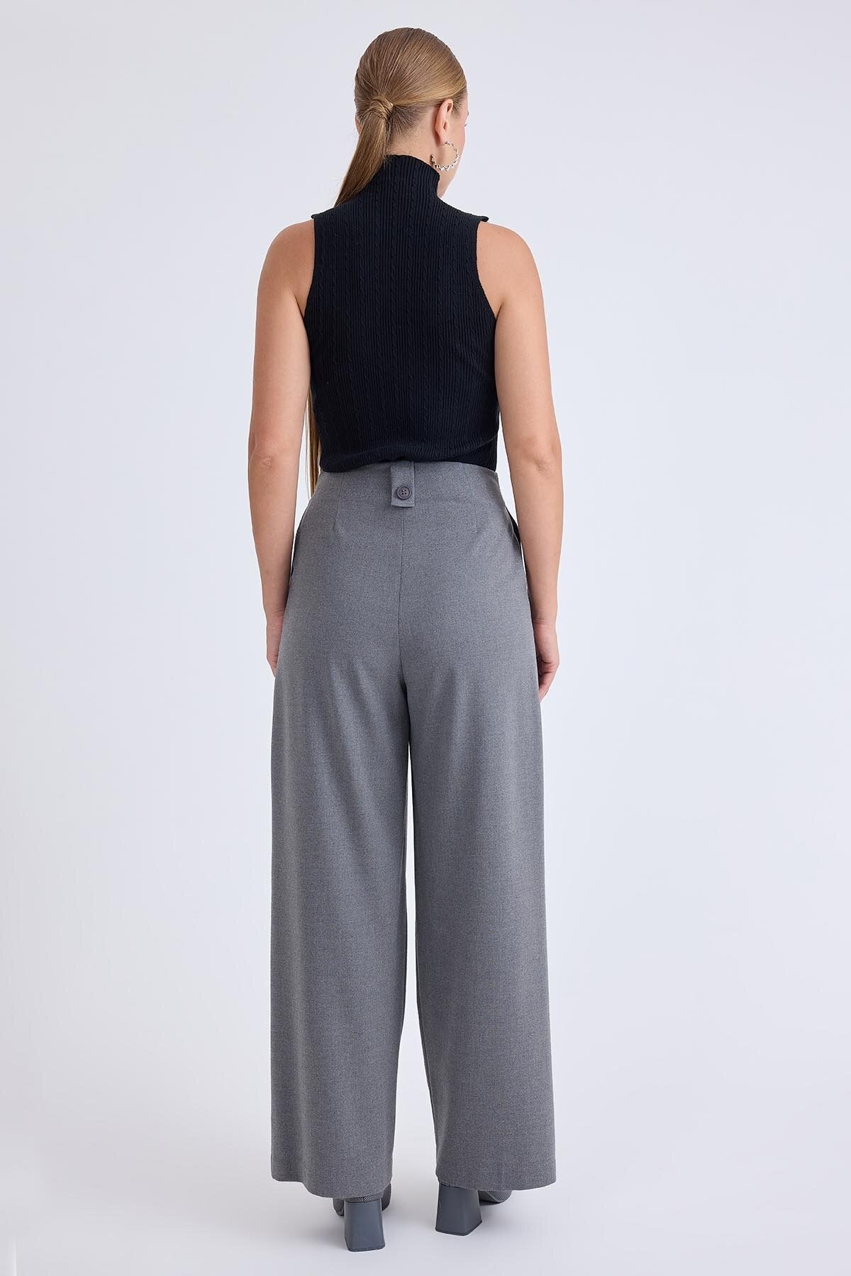 Düğme Detaylı Geniş Paça Pantolon