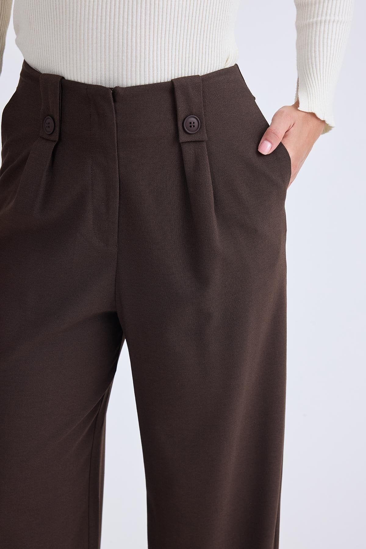 Düğme Detaylı Geniş Paça Pantolon