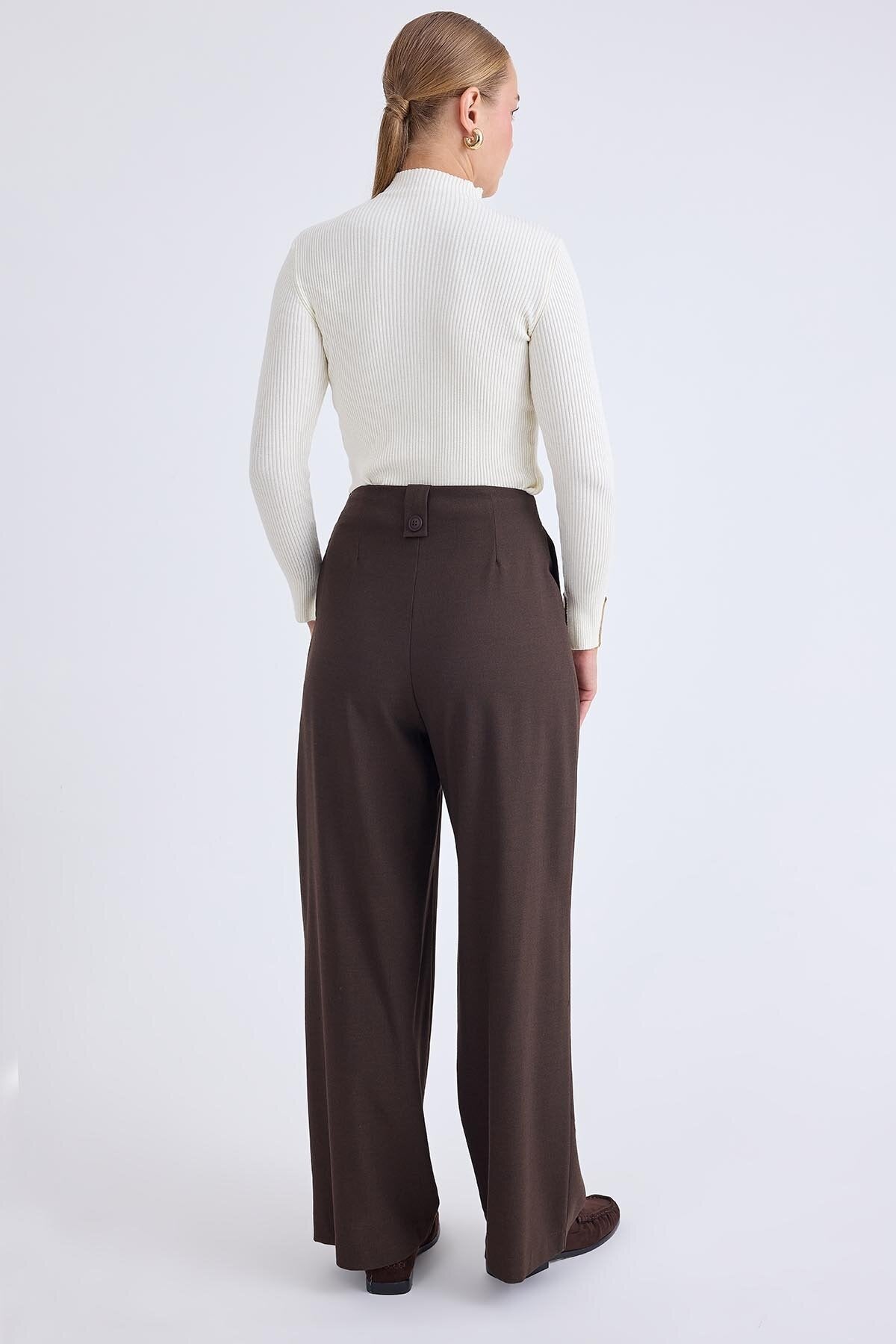 Düğme Detaylı Geniş Paça Pantolon