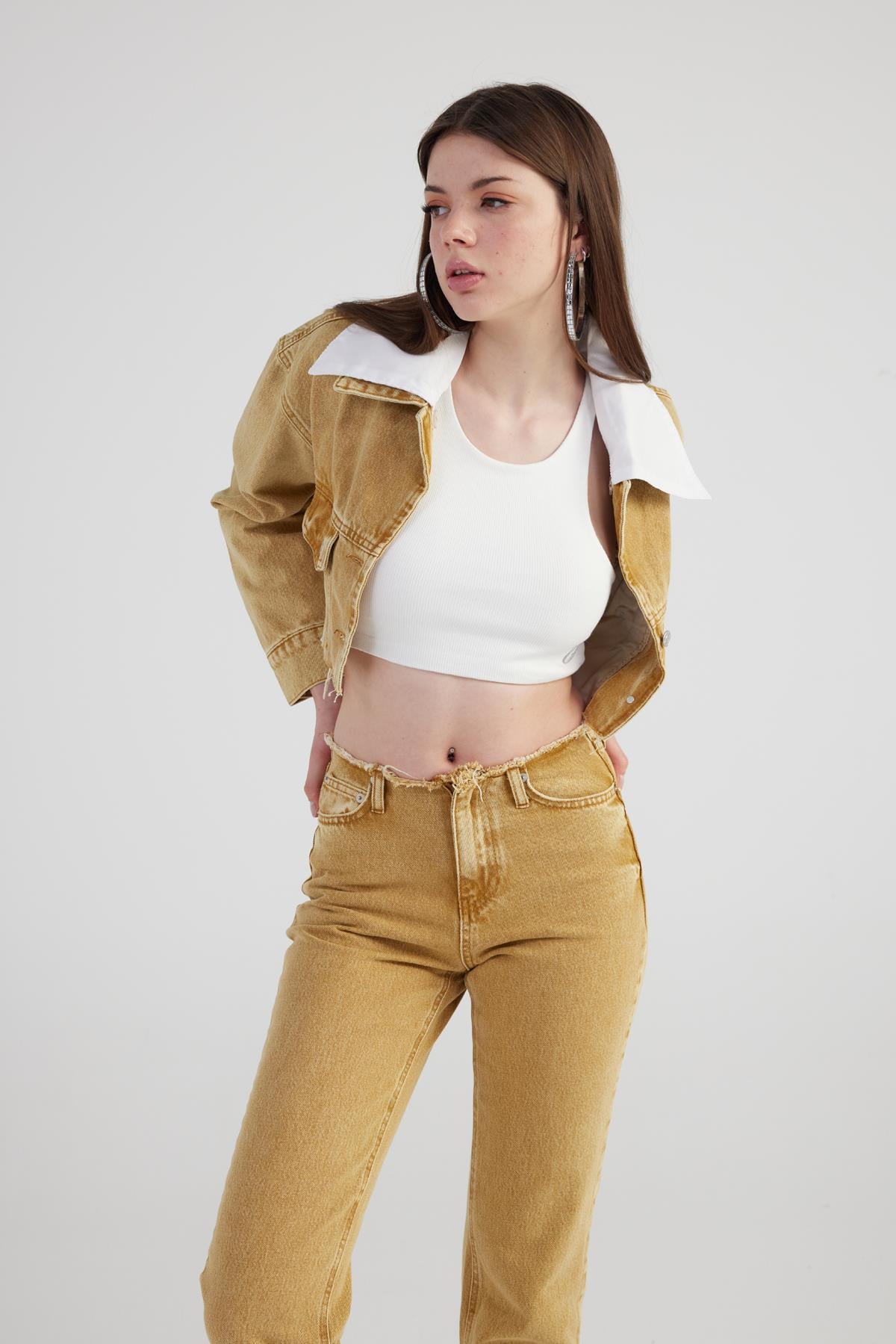 Mermer Desenli Kırçıl Detaylı Straight Kesim Paça Yırtmaçlı Rusted Jean Pantolon Camel