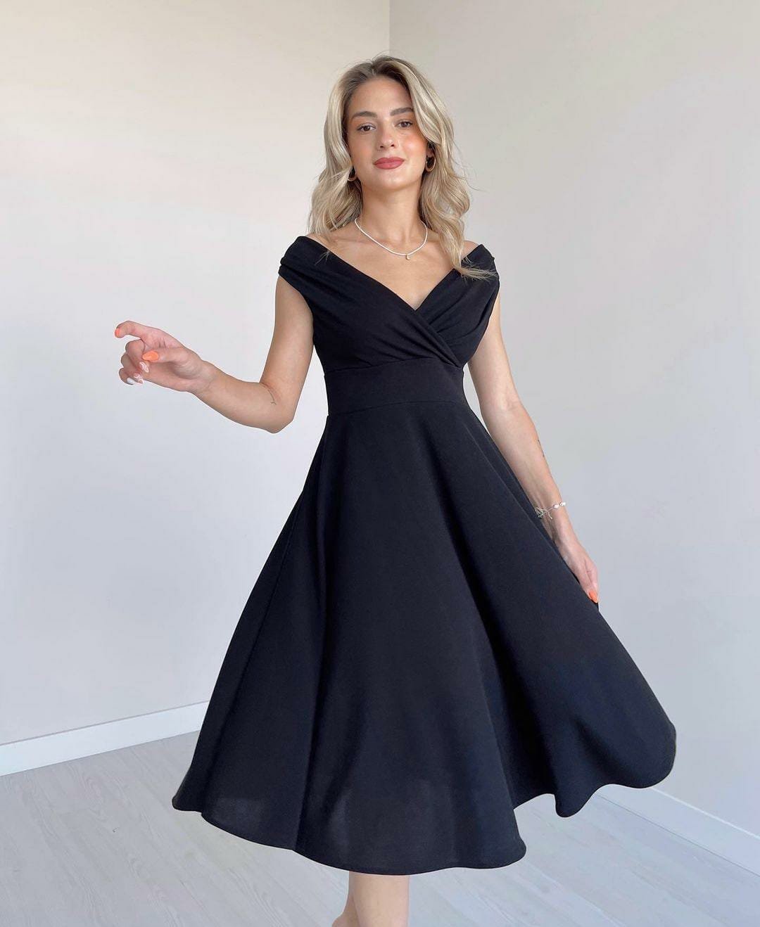 Women's Short Sleeve Wrap Neck Ruffled Hem Crepe Dress