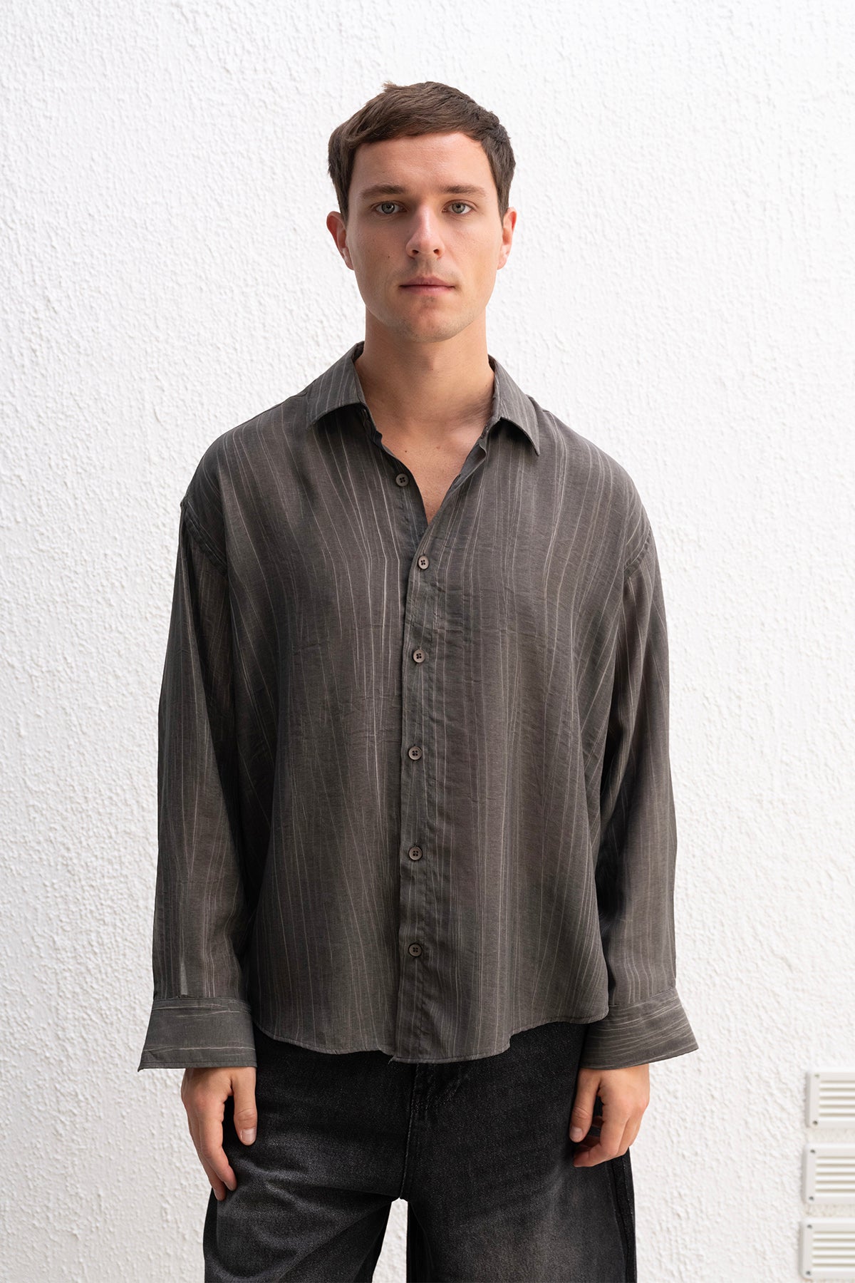 EFEKTLİ DÖKÜMLÜ ANTRASİT GÖMLEK