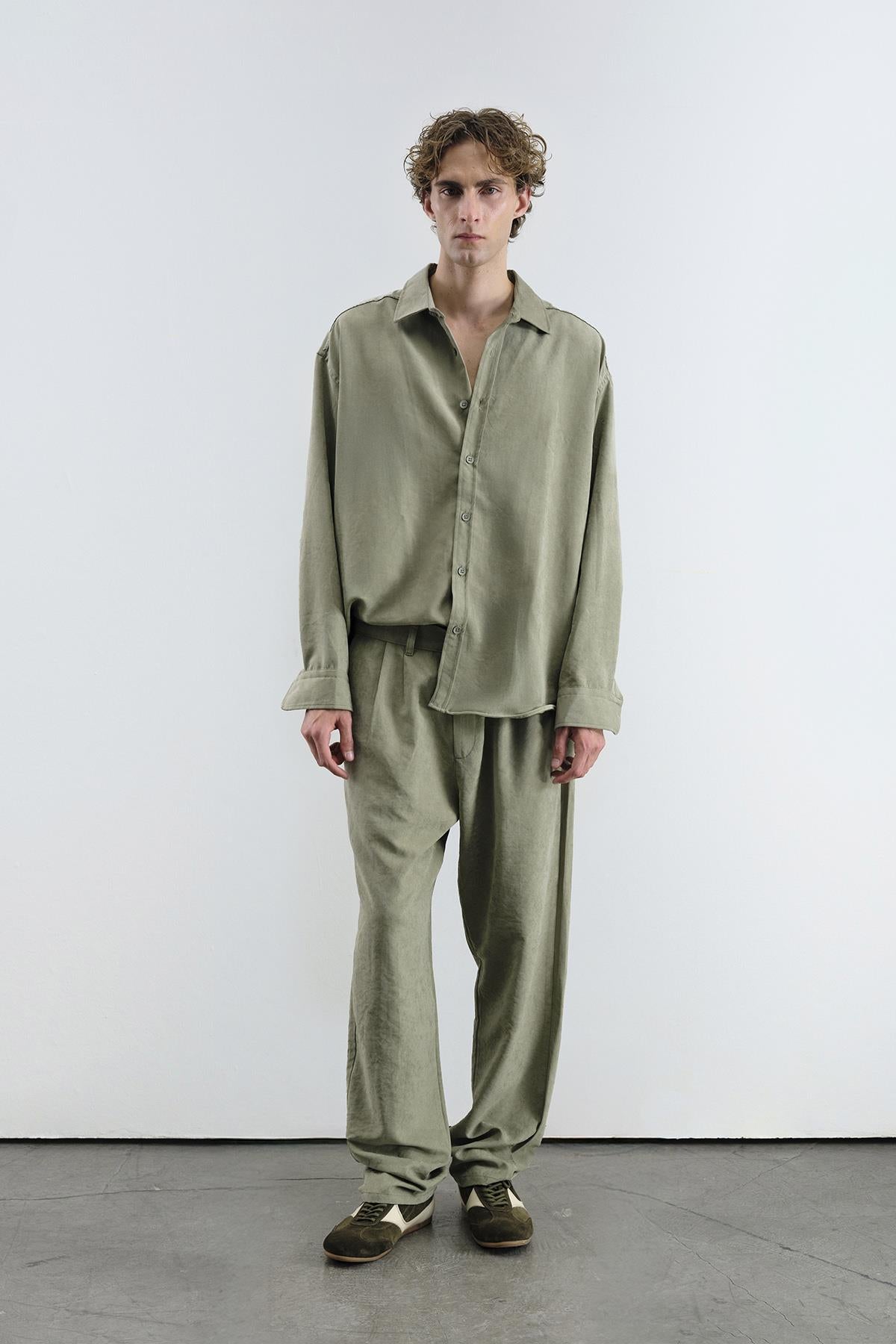 EFEKTLİ MODAL HAKİ GÖMLEK