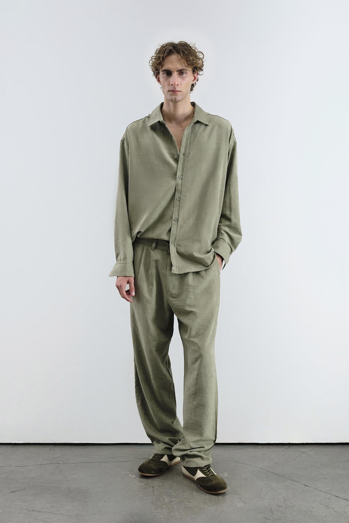 EFEKTLİ MODAL HAKİ GÖMLEK