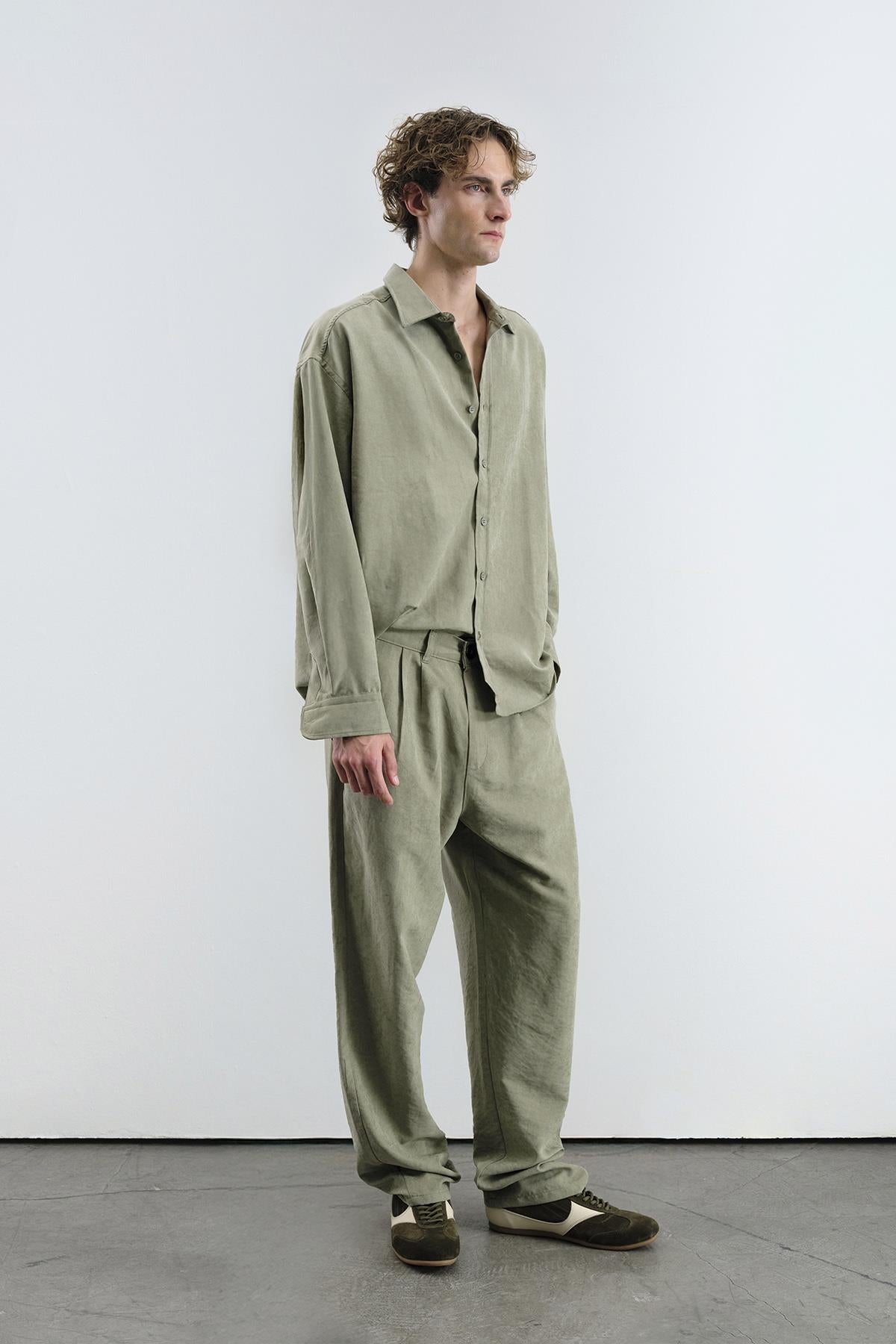 EFEKTLİ MODAL HAKİ GÖMLEK