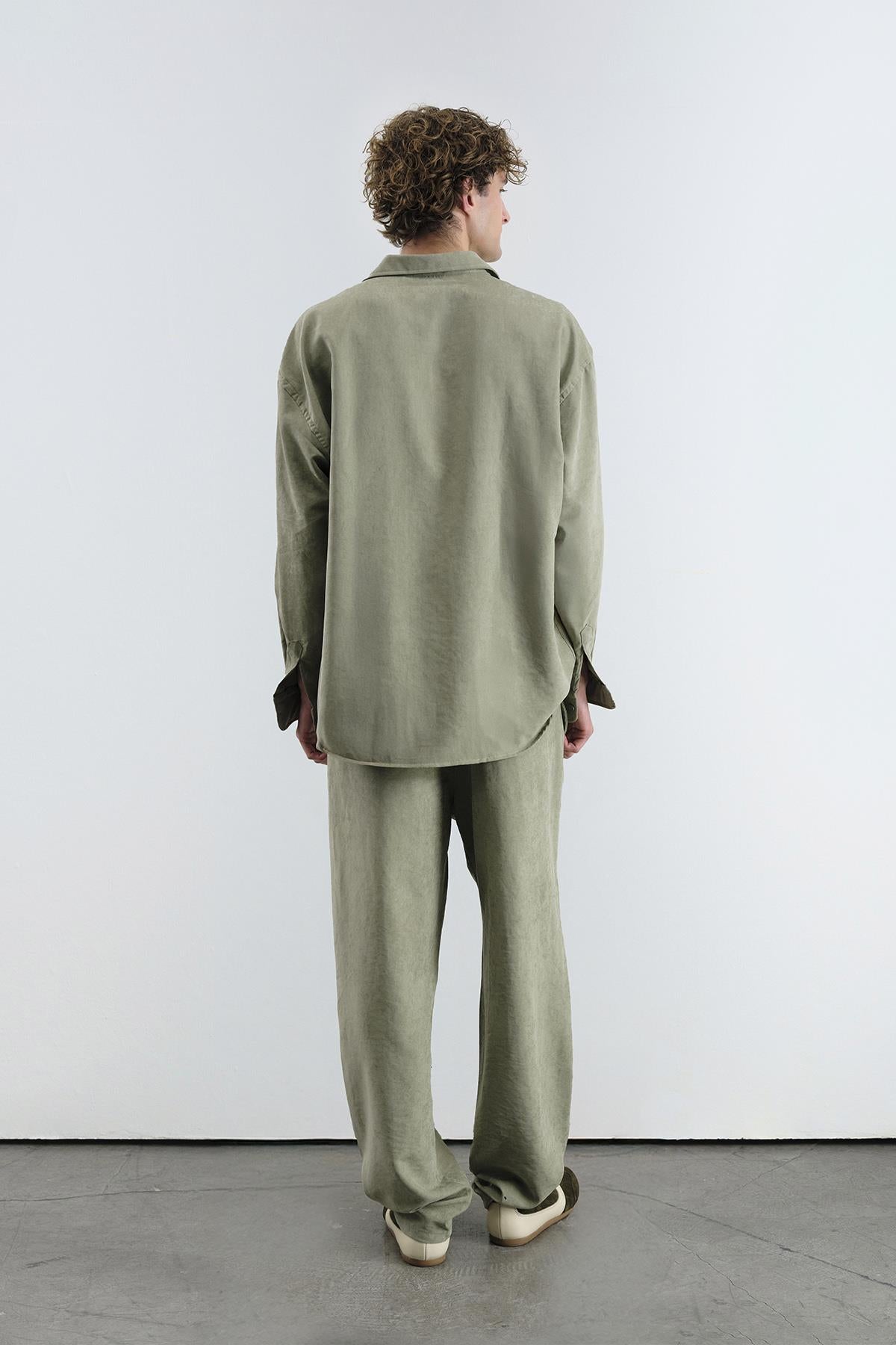 EFEKTLİ MODAL HAKİ GÖMLEK