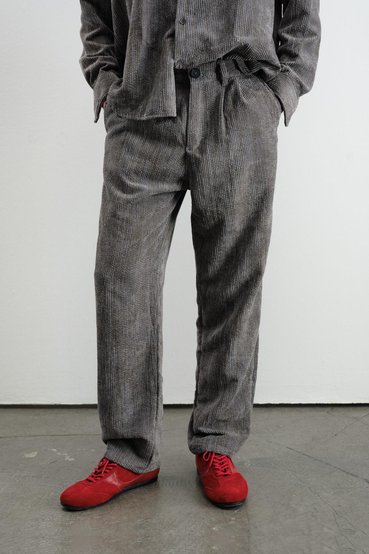 EFEKTLİ PİLİLİ KADİFE ANTRASİT PANTOLON