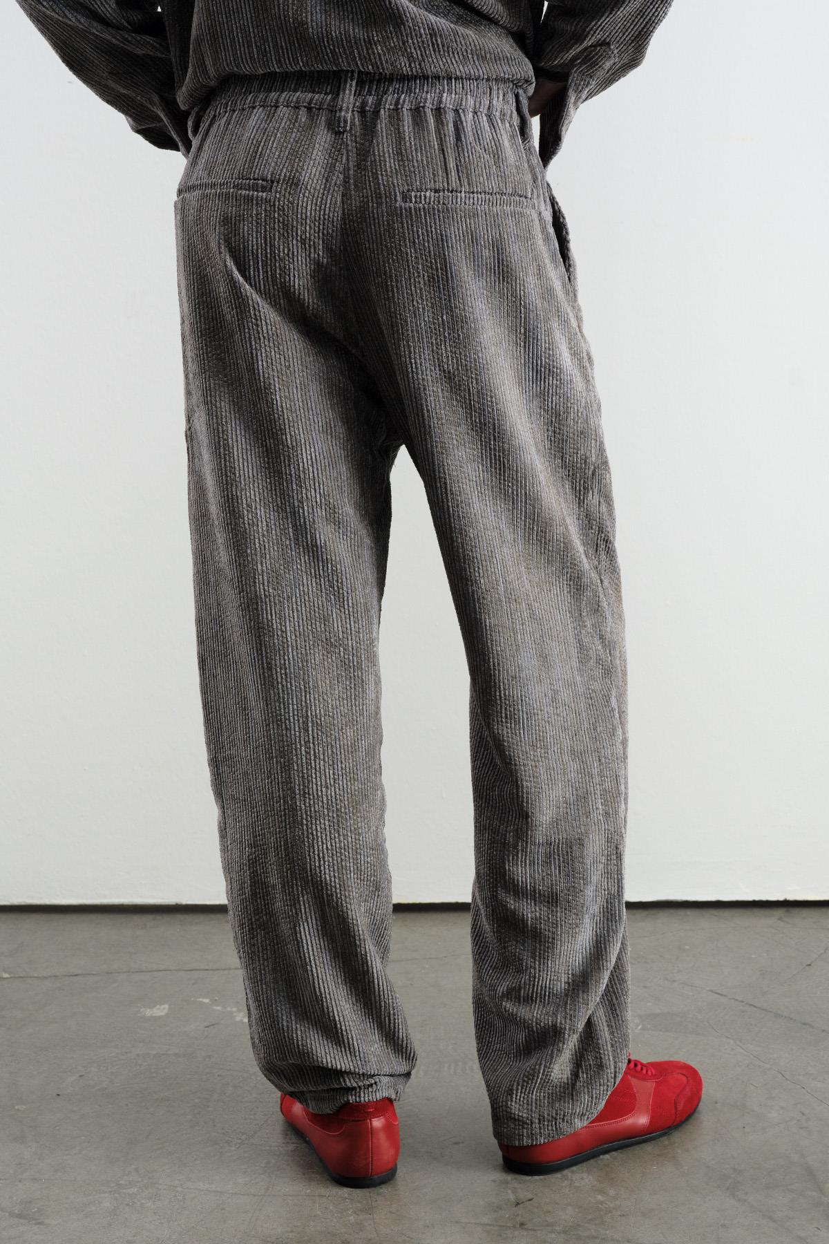 EFEKTLİ PİLİLİ KADİFE ANTRASİT PANTOLON