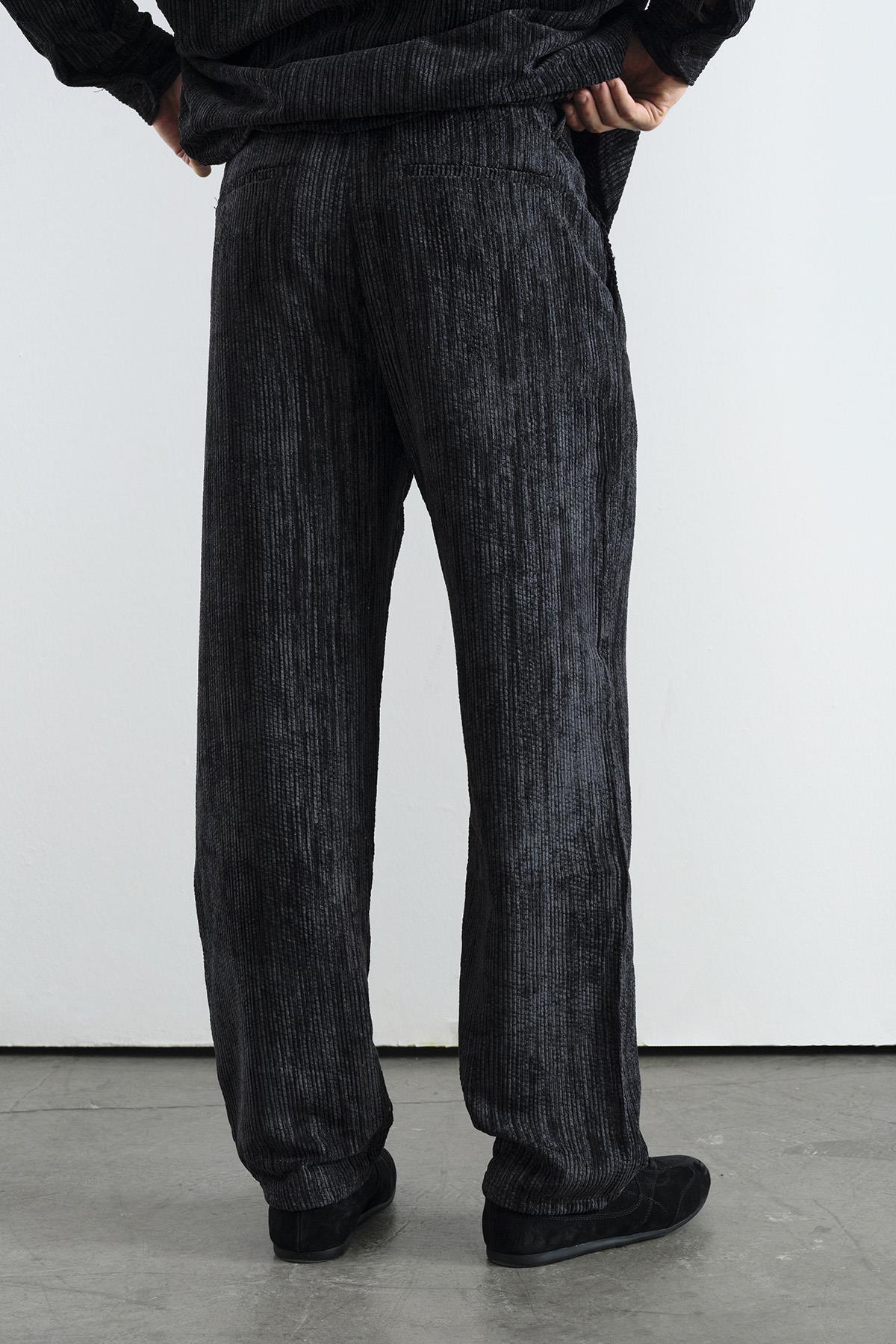 EFEKTLİ PİLİLİ KADİFE SİYAH PANTOLON