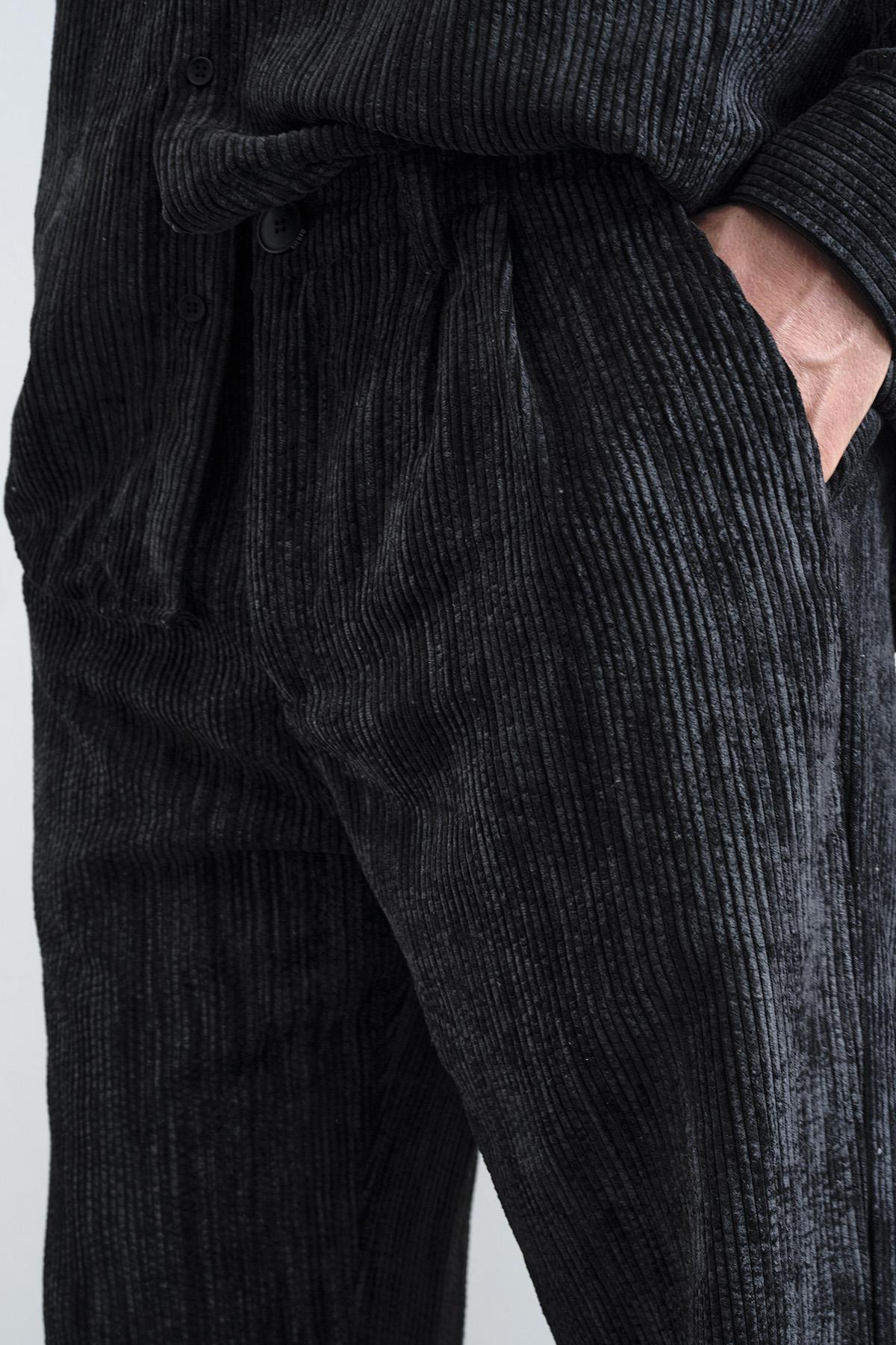 EFEKTLİ PİLİLİ KADİFE SİYAH PANTOLON