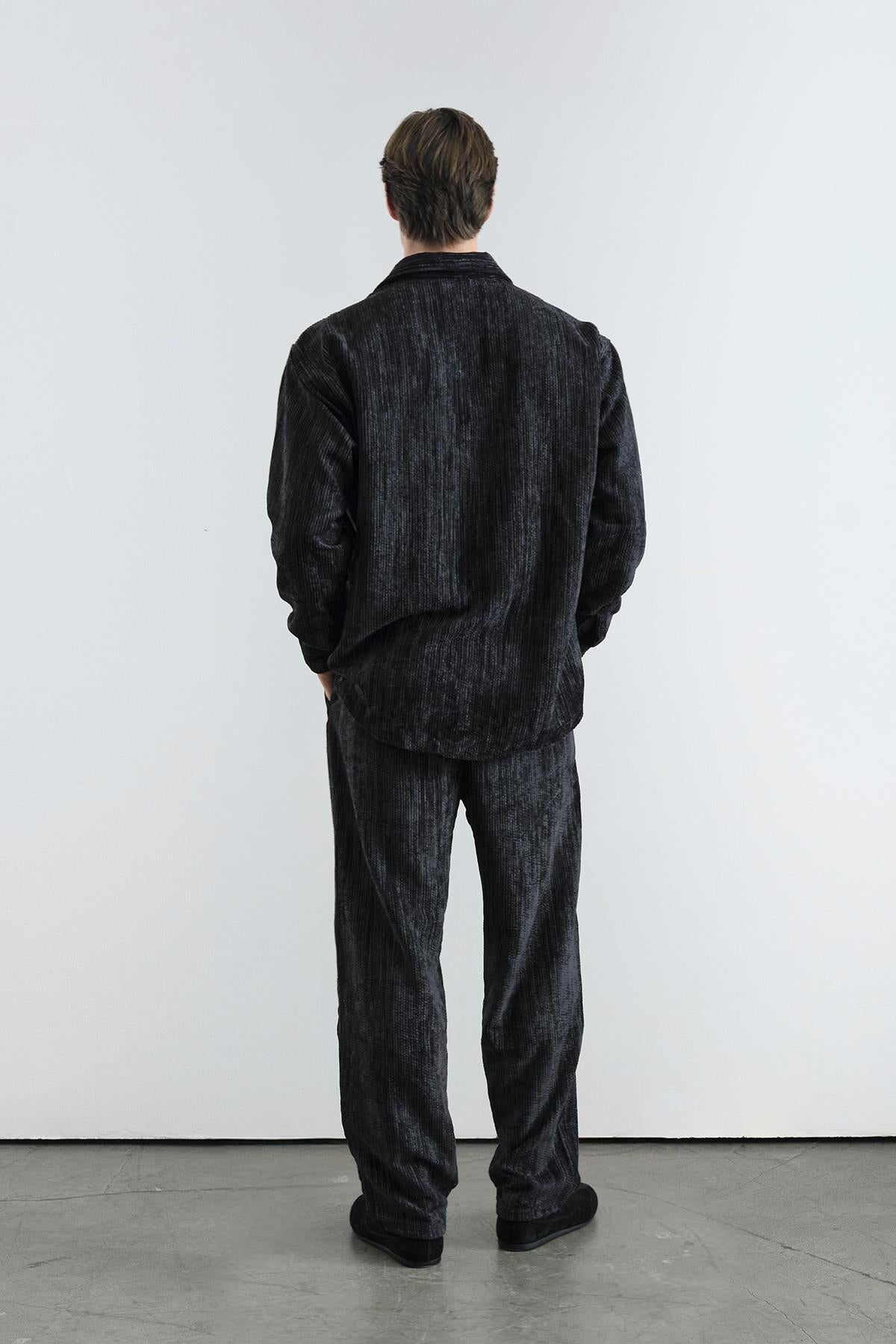 EFEKTLİ PİLİLİ KADİFE SİYAH PANTOLON