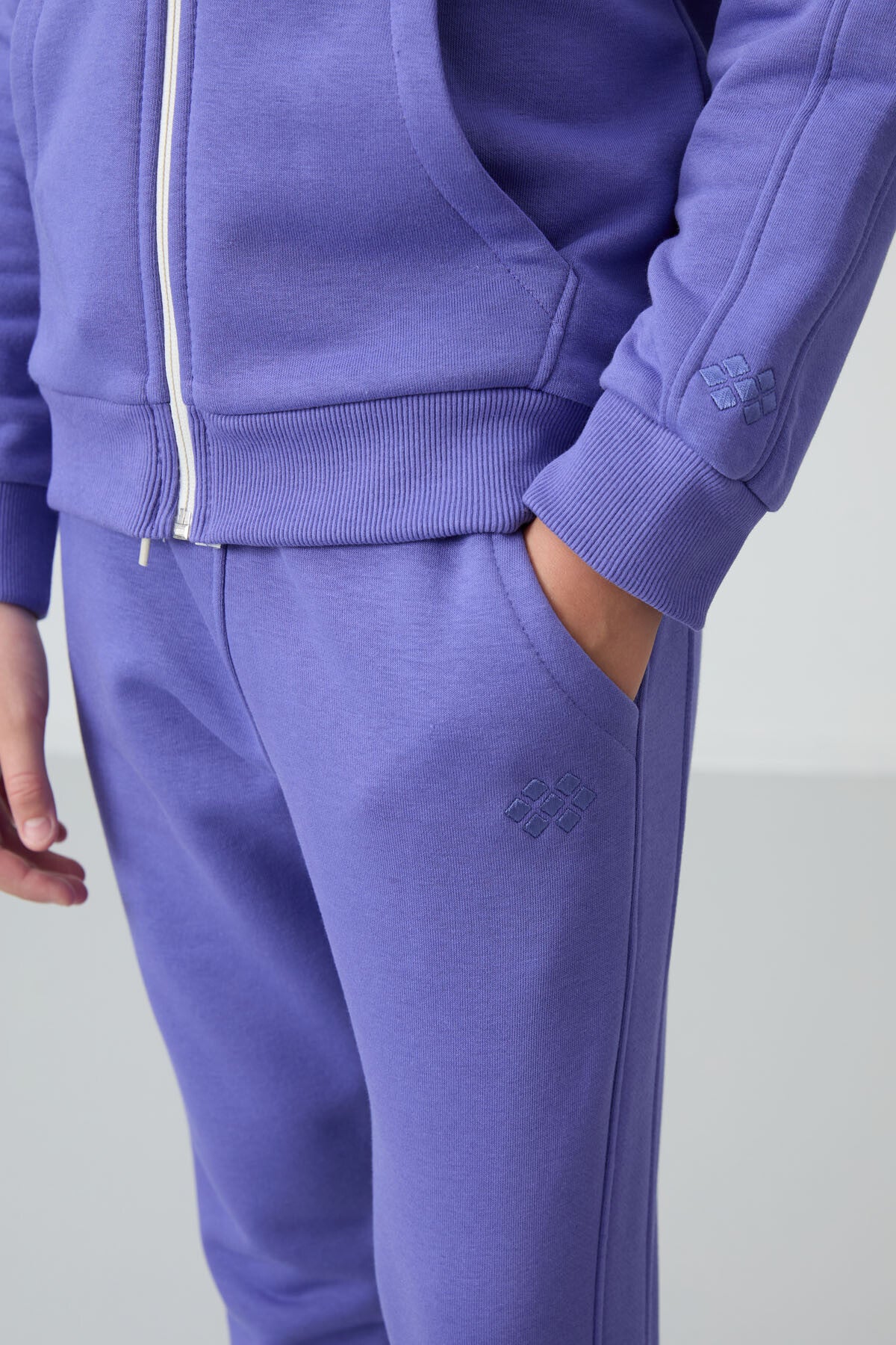 Eflatun Pamuklu İçi Tüylü Yumuşak Dokulu Standart Fit Nakışlı Kız Çocuk Eşofman Takım - 75148