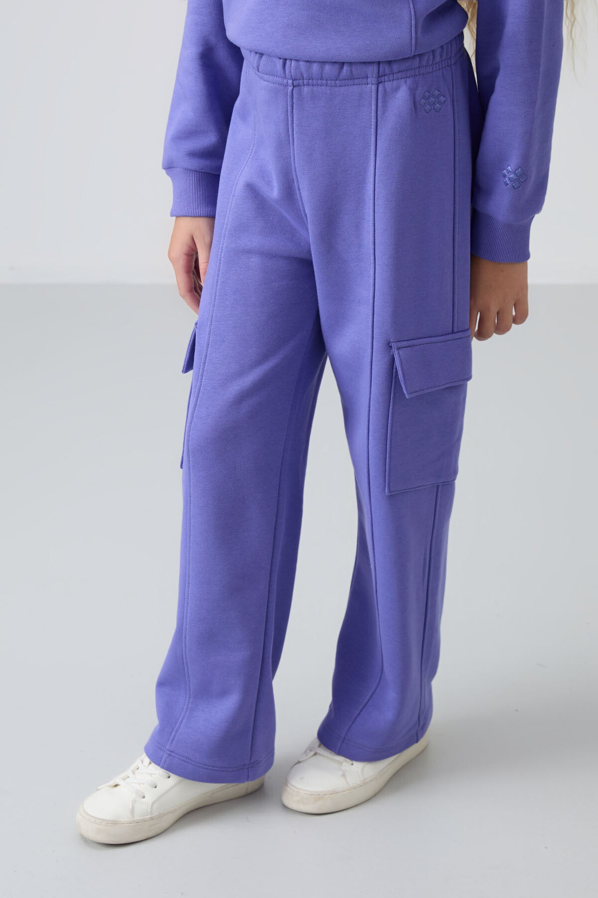 Eflatun Pamuklu İçi Tüylü Yumuşak Dokulu Standart Fit Nakışlı Kız Çocuk Eşofman Takım - 75159