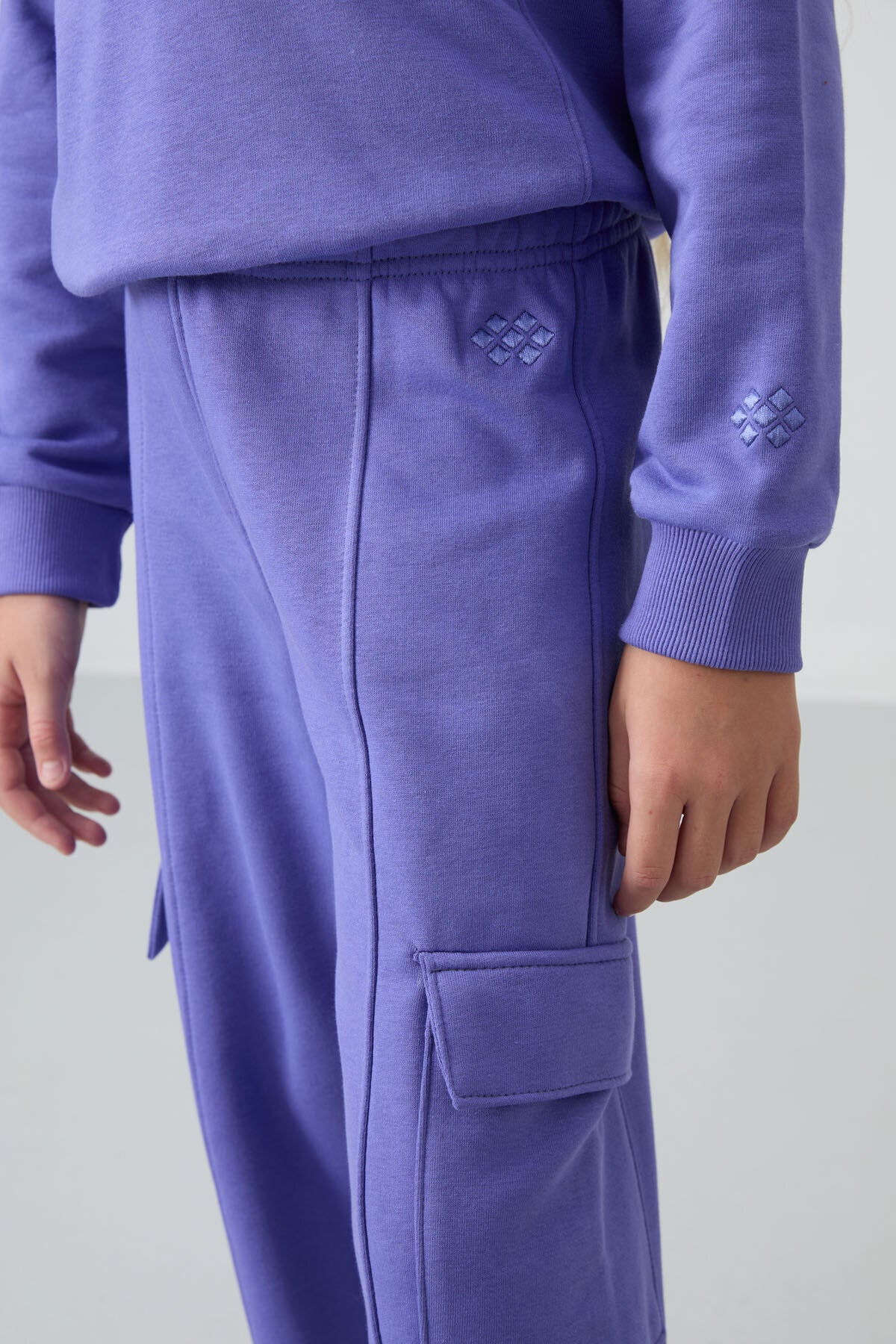 Eflatun Pamuklu İçi Tüylü Yumuşak Dokulu Standart Fit Nakışlı Kız Çocuk Eşofman Takım - 75159