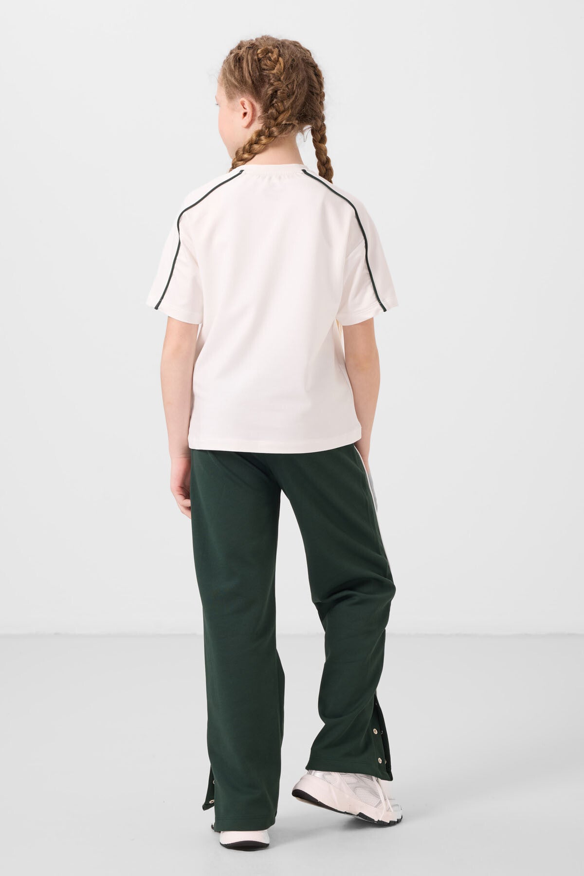 Ekru-Çam Yeşil O Yaka Baskılı Geniş Paça Çıt Çıt Detaylı Kız Çocuk Palazzo Eşofman Takım - 75172