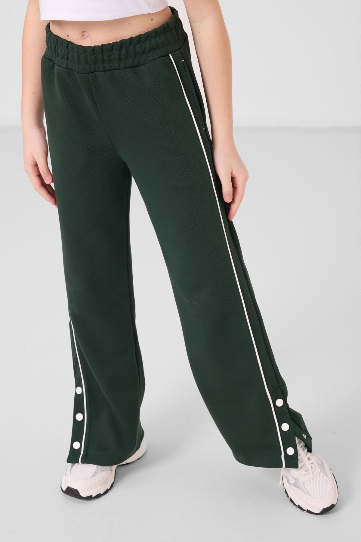 Ekru-Çam Yeşil O Yaka Baskılı Geniş Paça Çıt Çıt Detaylı Kız Çocuk Palazzo Eşofman Takım - 75172