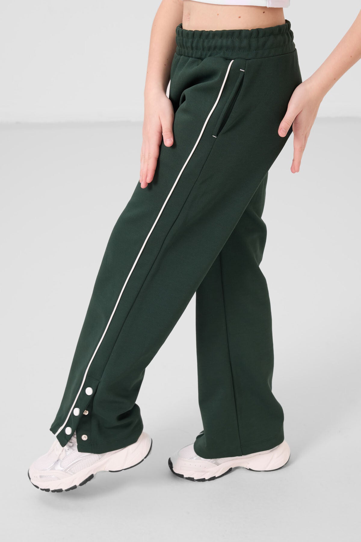 Ekru-Çam Yeşil O Yaka Baskılı Geniş Paça Çıt Çıt Detaylı Kız Çocuk Palazzo Eşofman Takım - 75172