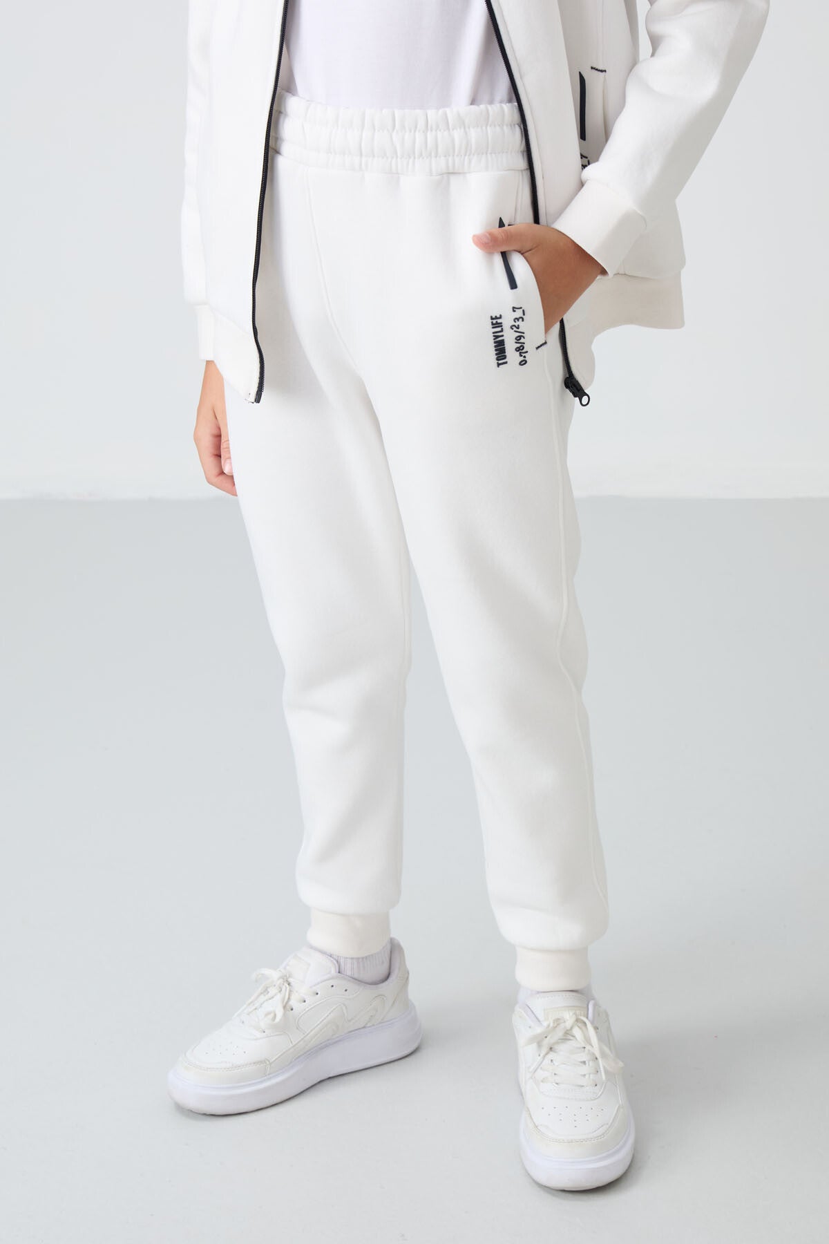 Ekru Pamuklu Kalın İçi Tüylü Yumuşak Dokulu Standart Fit Nakışlı Erkek Çocuk Eşofman Takım - 11240