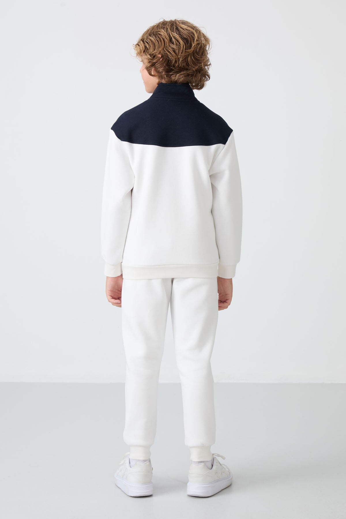 Ekru Pamuklu Kalın İçi Tüylü Yumuşak Dokulu Standart Fit Nakışlı Erkek Çocuk Eşofman Takım - 11240