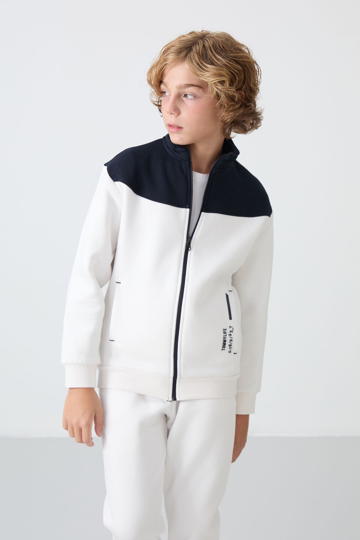 Ekru Pamuklu Kalın İçi Tüylü Yumuşak Dokulu Standart Fit Nakışlı Erkek Çocuk Eşofman Takım - 11240