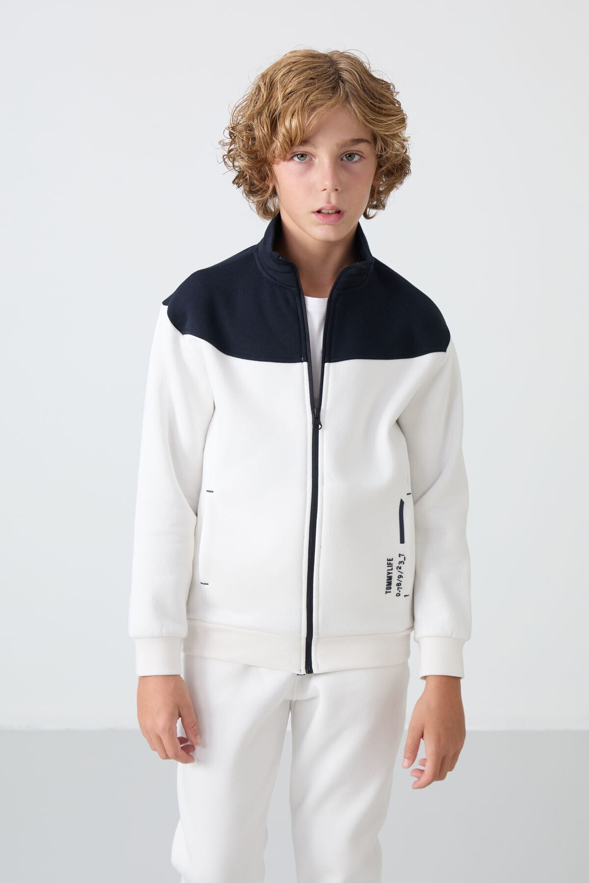 Ekru Pamuklu Kalın İçi Tüylü Yumuşak Dokulu Standart Fit Nakışlı Erkek Çocuk Eşofman Takım - 11240