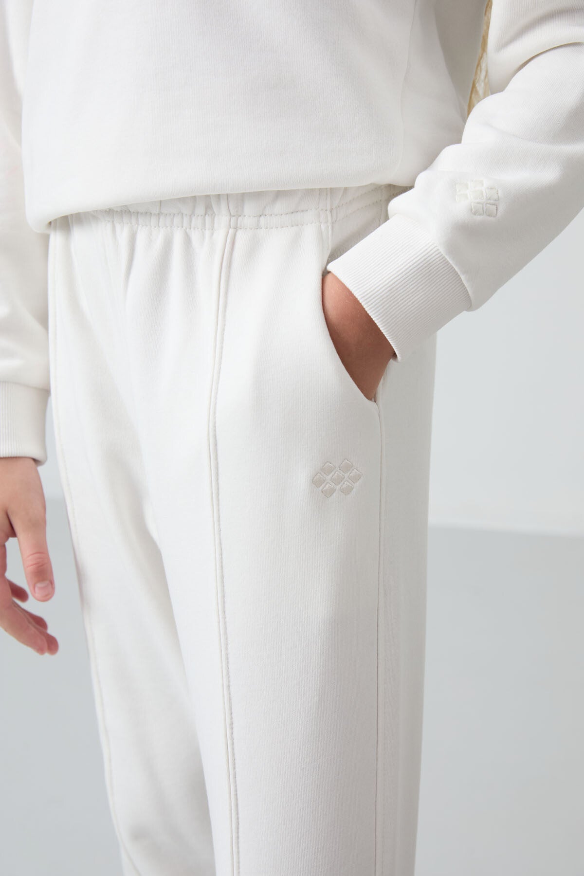 Ekru Pamuklu İçi Tüylü Yumuşak Dokulu Oversize Nakışlı Kız Çocuk Eşofman Takım - 75145