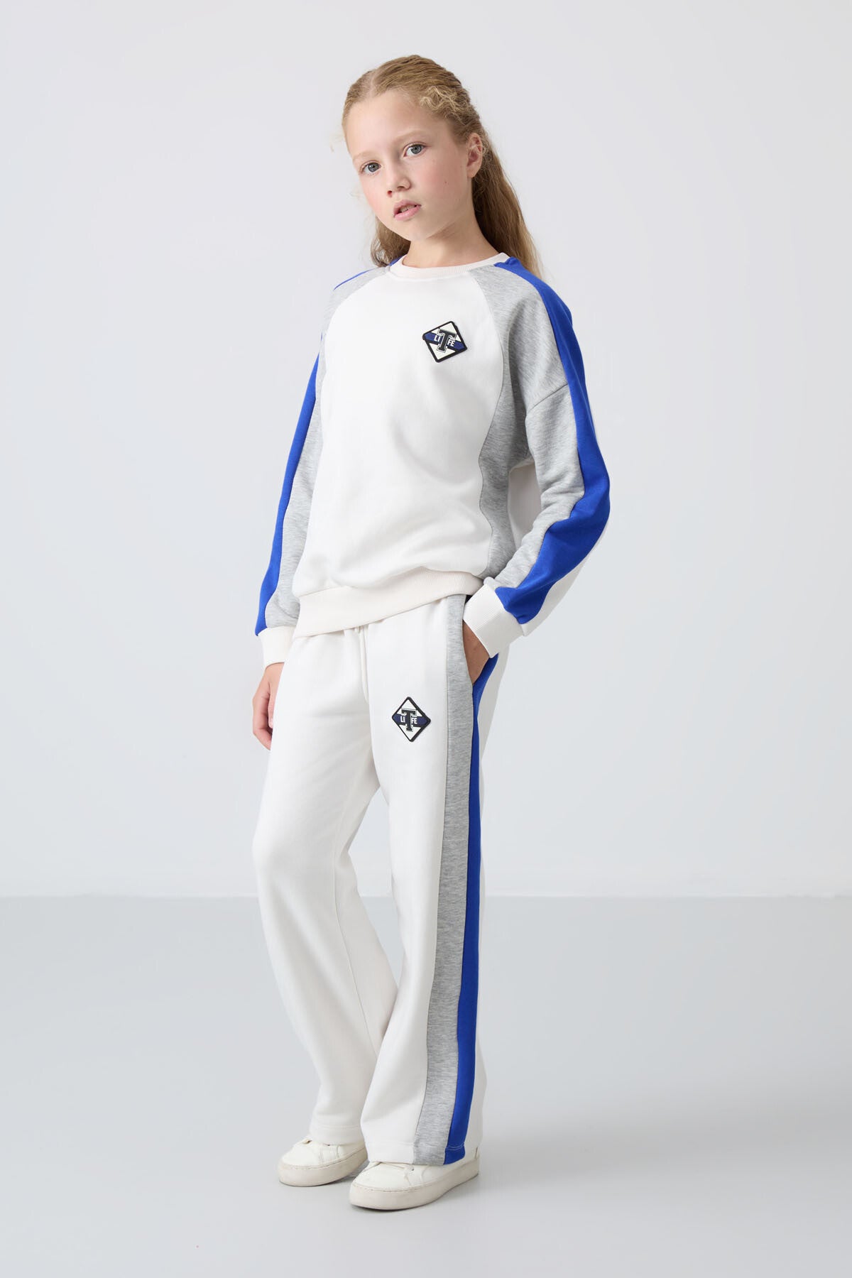 Ekru O Yaka Geniş Paça Standart Fit Baskılı Kız Çocuk Eşofman Takım - 75165