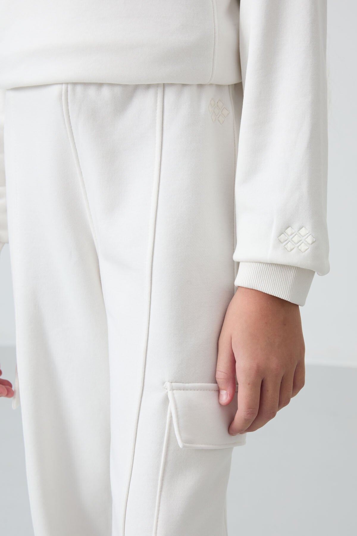 Ekru Pamuklu İçi Tüylü Yumuşak Dokulu Standart Fit Nakışlı Kız Çocuk Eşofman Takım - 75159