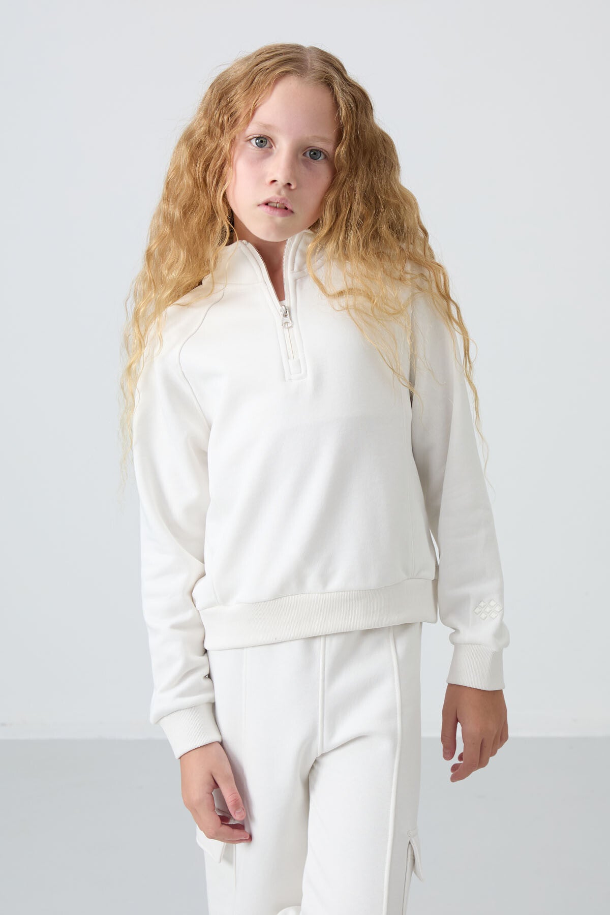 Ekru Pamuklu İçi Tüylü Yumuşak Dokulu Standart Fit Nakışlı Kız Çocuk Eşofman Takım - 75159