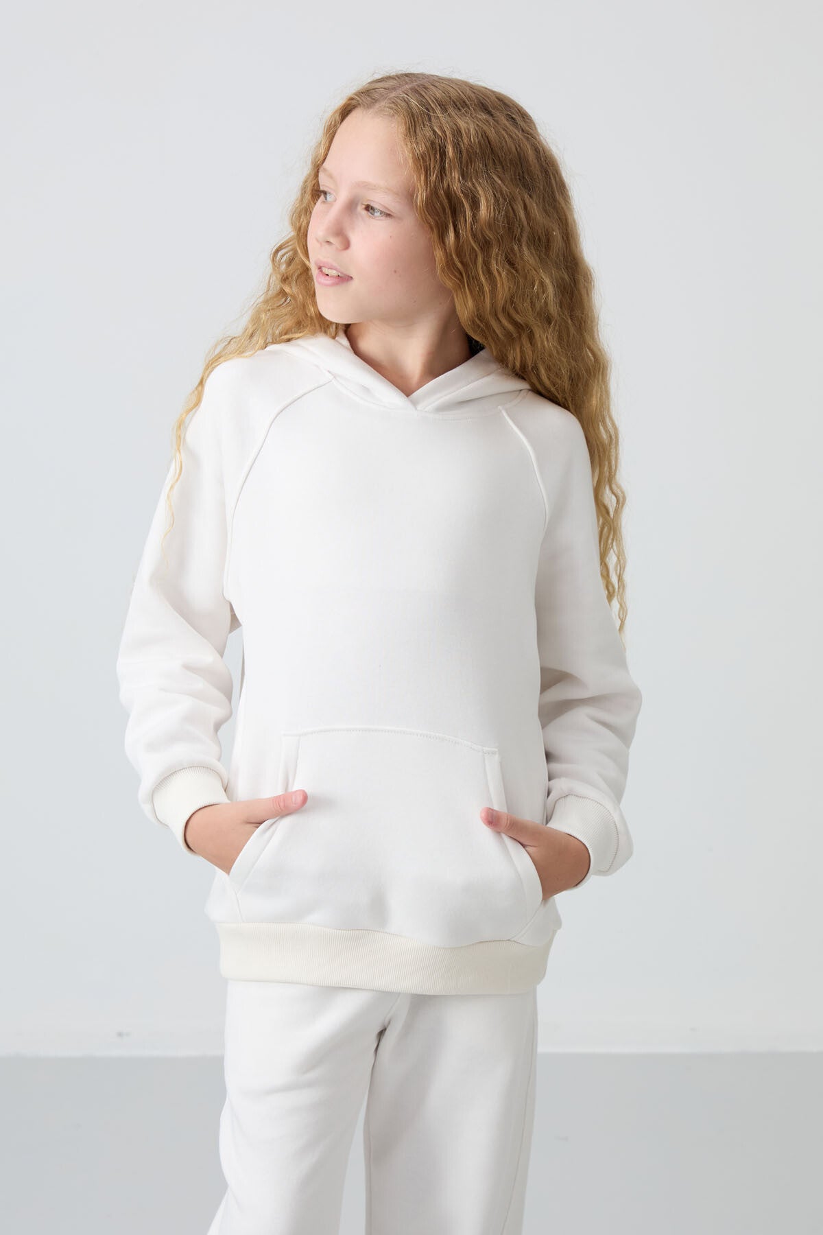 Ekru Pamuklu İçi Tüylü Yumuşak Dokulu Standart Fit Nakışlı Kız Çocuk Eşofman Takım - 75162