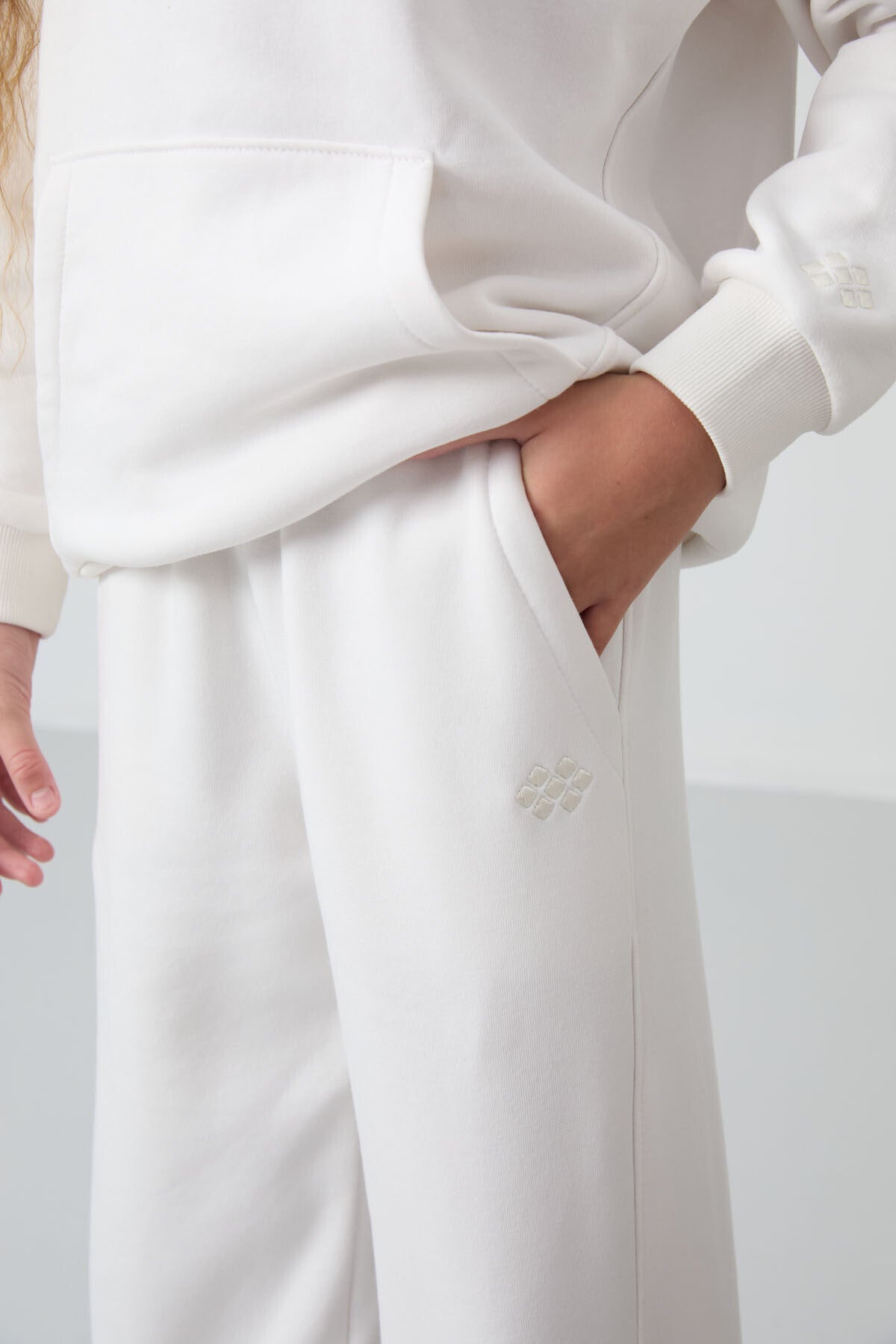 Ekru Pamuklu İçi Tüylü Yumuşak Dokulu Standart Fit Nakışlı Kız Çocuk Eşofman Takım - 75162