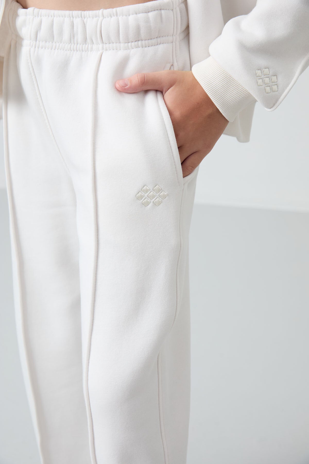 Ekru Pamuklu İçi Tüylü Yumuşak Dokulu Standart Fit Nakışlı Kız Çocuk Eşofman Takım - 75161