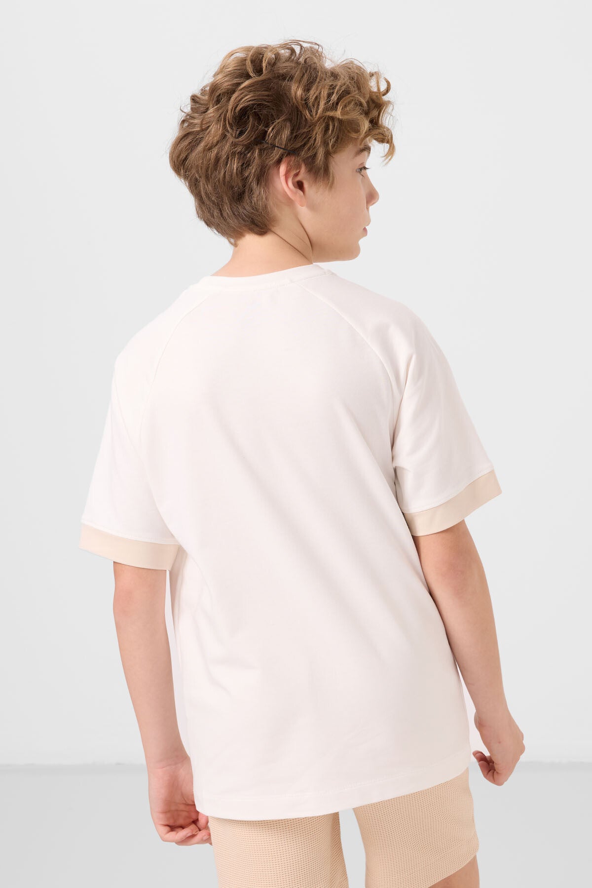 Ekru Pamuklu Yumuşak Dokulu Oversize Cep Detaylı Erkek Çocuk T-Shirt - 11295