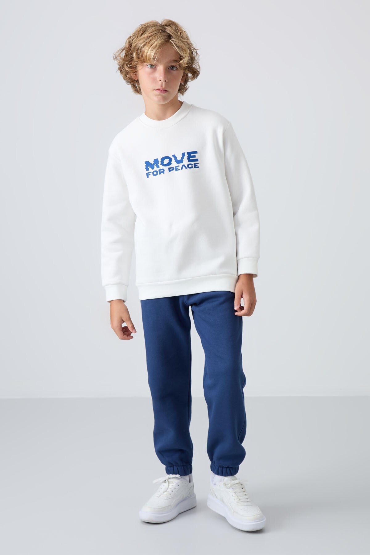 Ekru Pamuklu Kalın İçi Tüylü Yumuşak Dokulu Standart Fit Baskılı Erkek Çocuk Sweatshirt - 11216