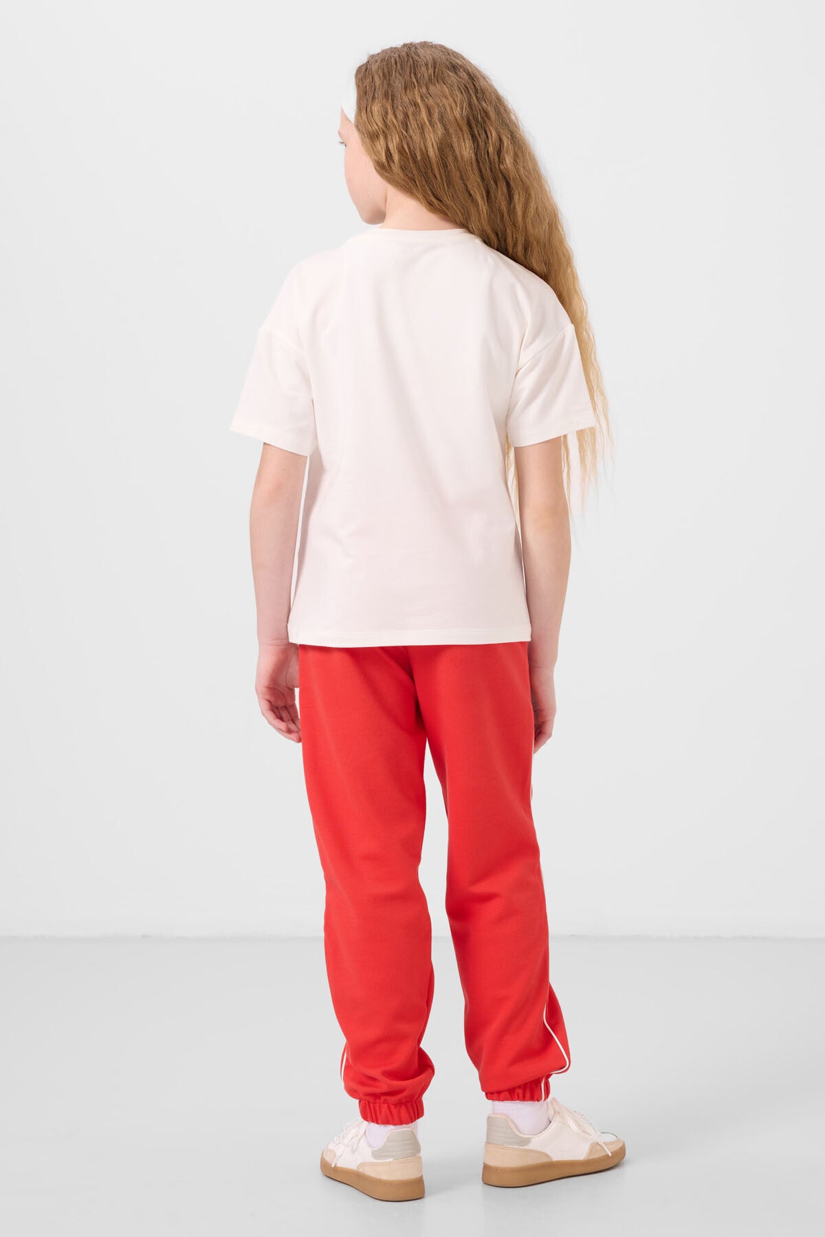 Ekru-Fiesta O Yaka Baskılı Lastik Paçalı Standart Fit Kız Çocuk Eşofman Takım - 75186