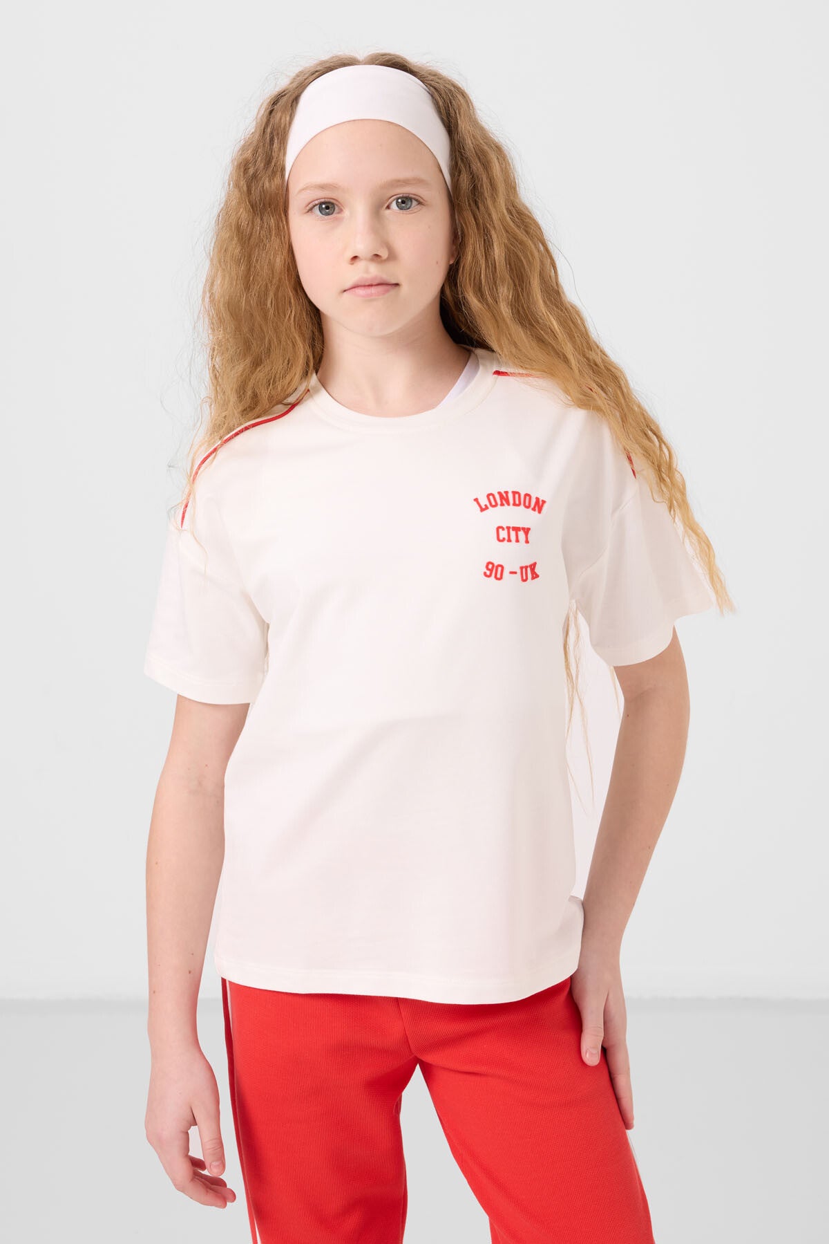 Ekru-Fiesta O Yaka Baskılı Lastik Paçalı Standart Fit Kız Çocuk Eşofman Takım - 75186