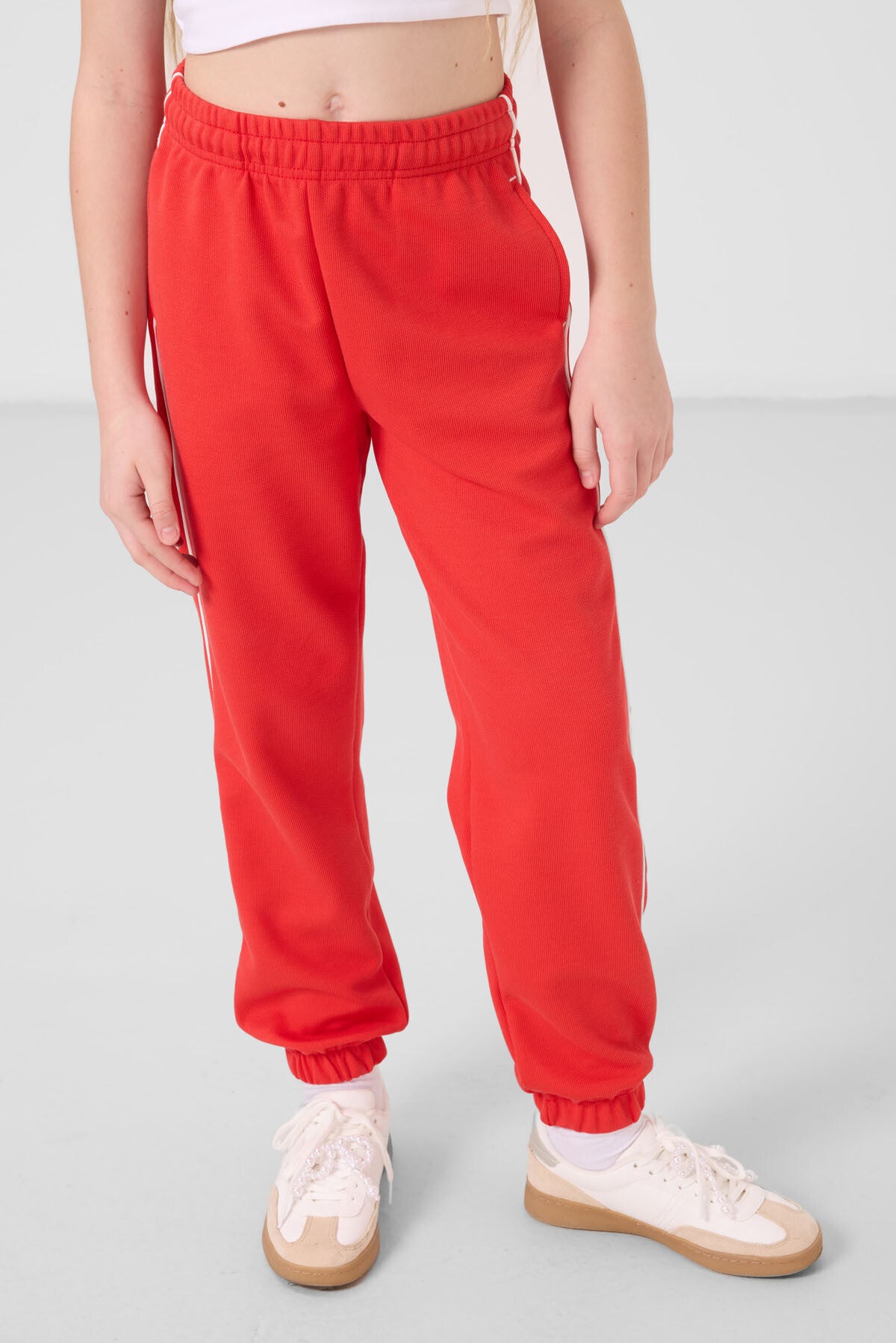 Ekru-Fiesta O Yaka Baskılı Lastik Paçalı Standart Fit Kız Çocuk Eşofman Takım - 75186