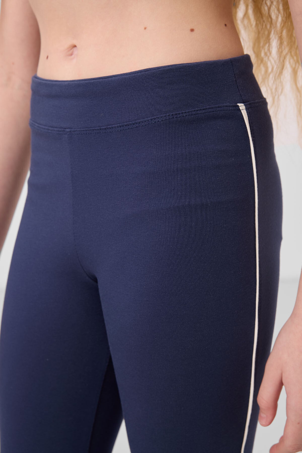 Ekru-İndigo Pamuklu O Yaka Standart Fit Basic İspanyol Paça Kız Çocuk Tayt Takım - 75192