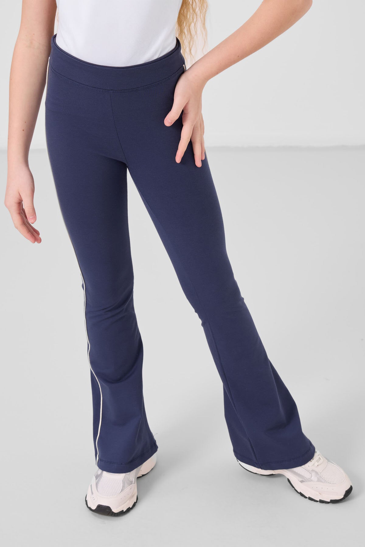 Ekru-İndigo Pamuklu O Yaka Standart Fit Basic İspanyol Paça Kız Çocuk Tayt Takım - 75192