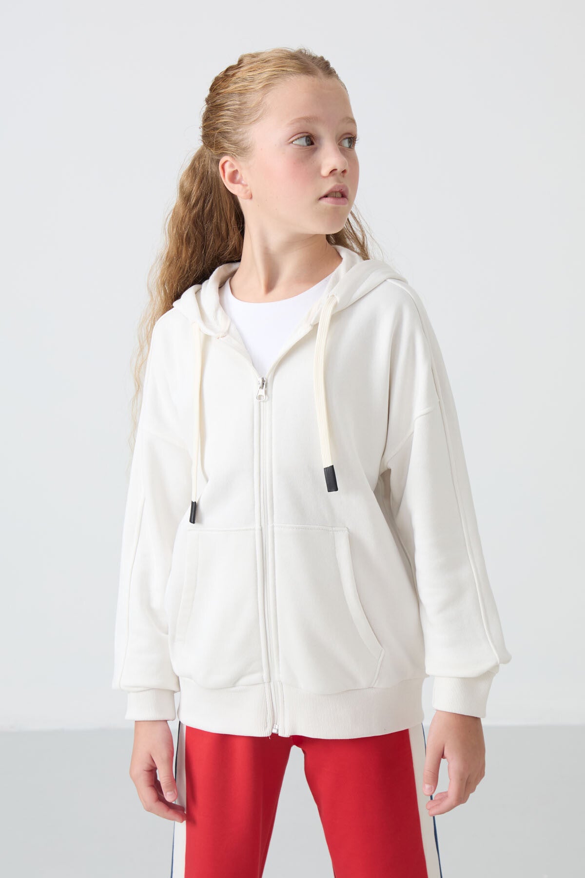 Ekru Pamuklu İçi Tüylü Yumuşak Dokulu Standart Fit Nakışlı Kız Çocuk Sweatshirt - 75149