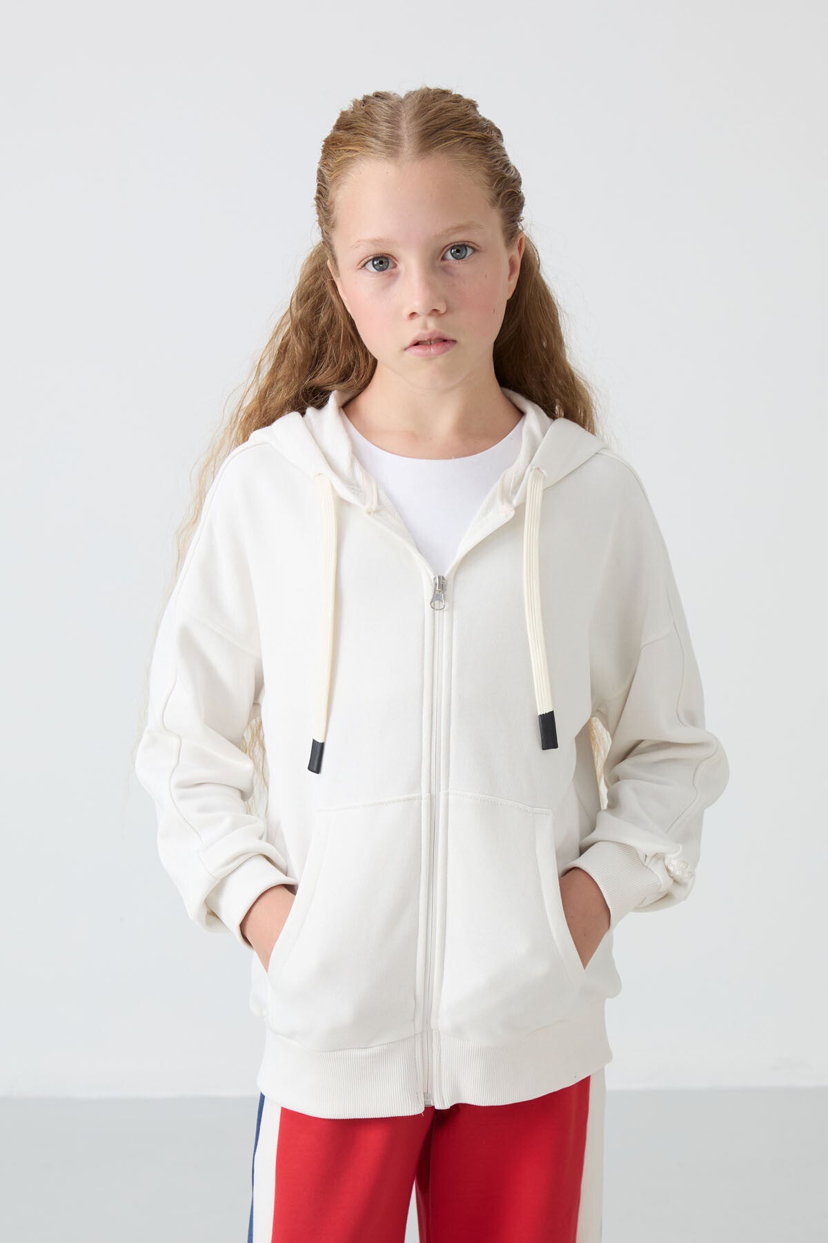 Ekru Pamuklu İçi Tüylü Yumuşak Dokulu Standart Fit Nakışlı Kız Çocuk Sweatshirt - 75149