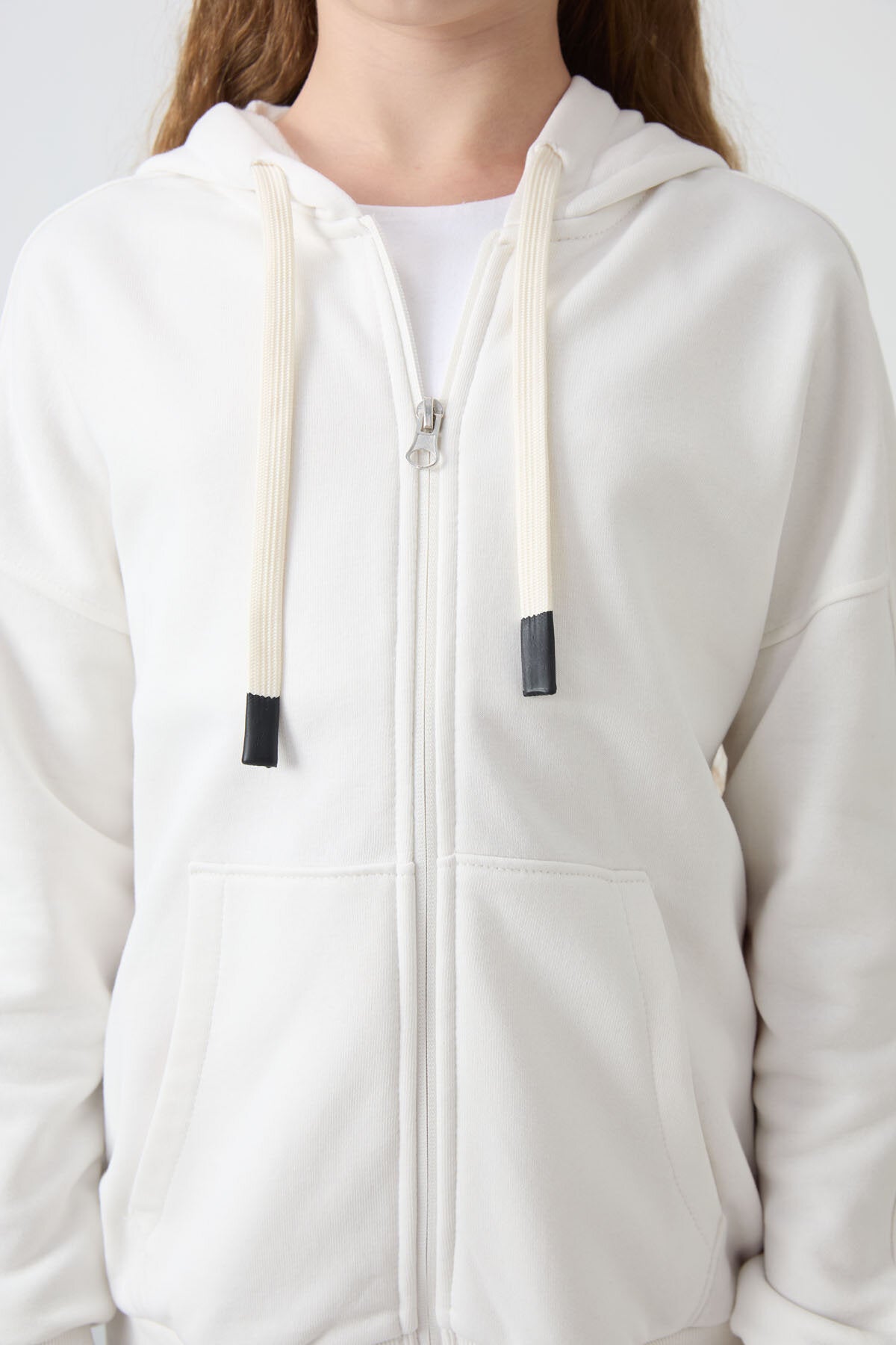 Ekru Pamuklu İçi Tüylü Yumuşak Dokulu Standart Fit Nakışlı Kız Çocuk Sweatshirt - 75149