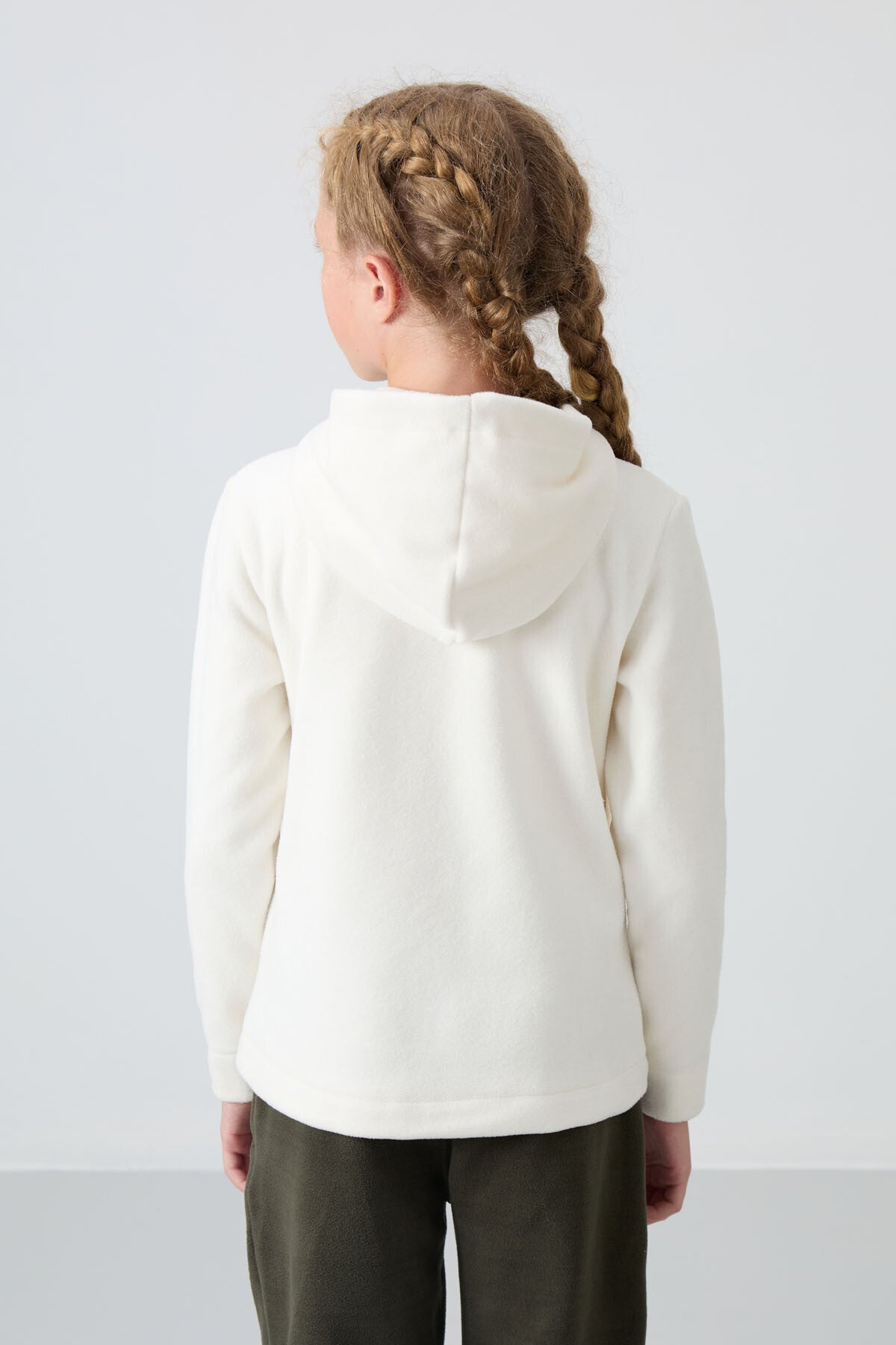 Ekru Kalın Yumuşak Dokulu Standart Fit Nakışlı Polar Kız Çocuk Sweatshirt - 75152